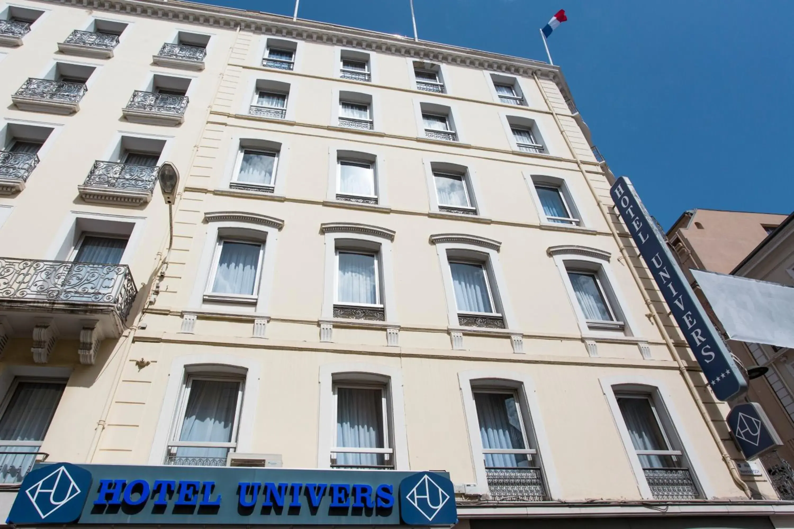 Facade/entrance, Property Building in Cannes Center Univers Hotel (future Mercure)