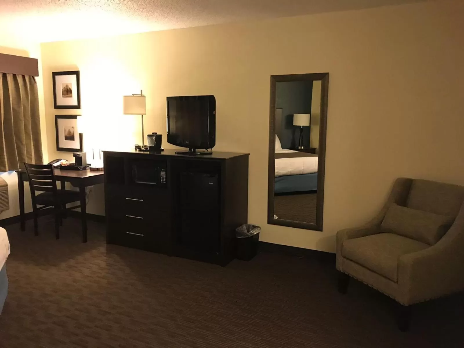 TV and multimedia, Bed in AmericInn by Wyndham Hotel and Suites Long Lake