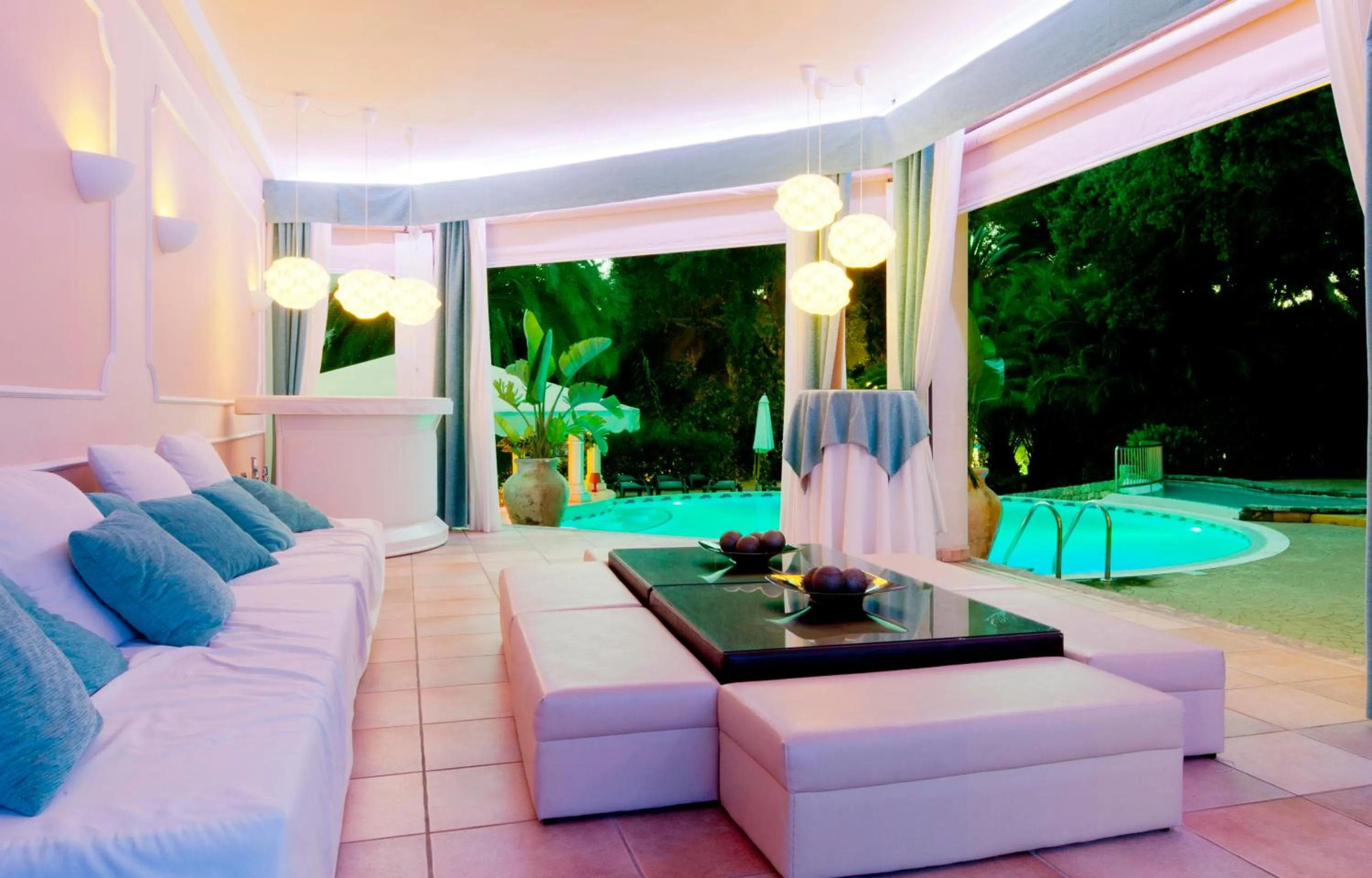 Swimming pool in Lago Garden Apart-Suites & Spa Hotel