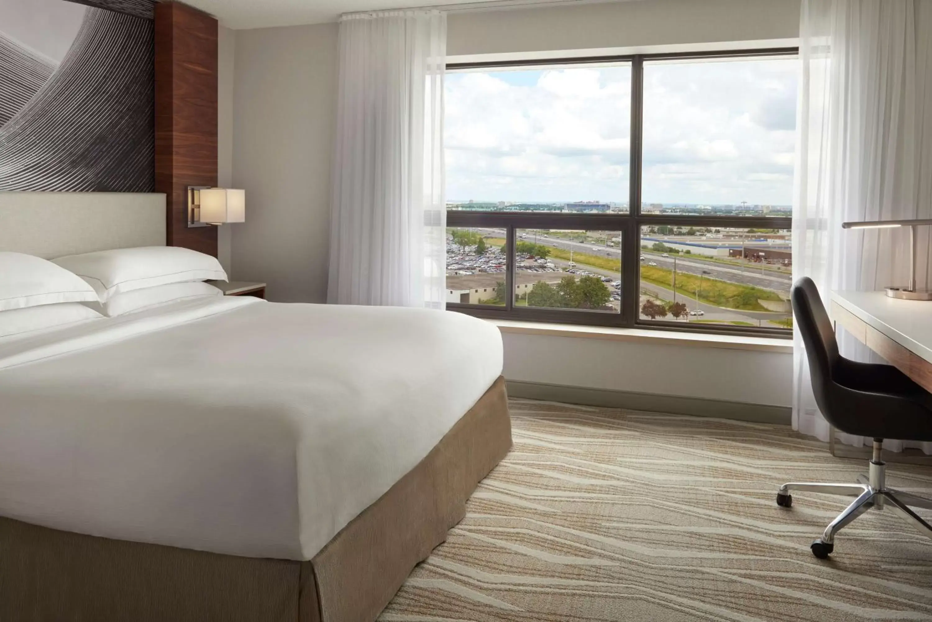 Bedroom, Bed in Hilton Toronto Airport Hotel & Suites