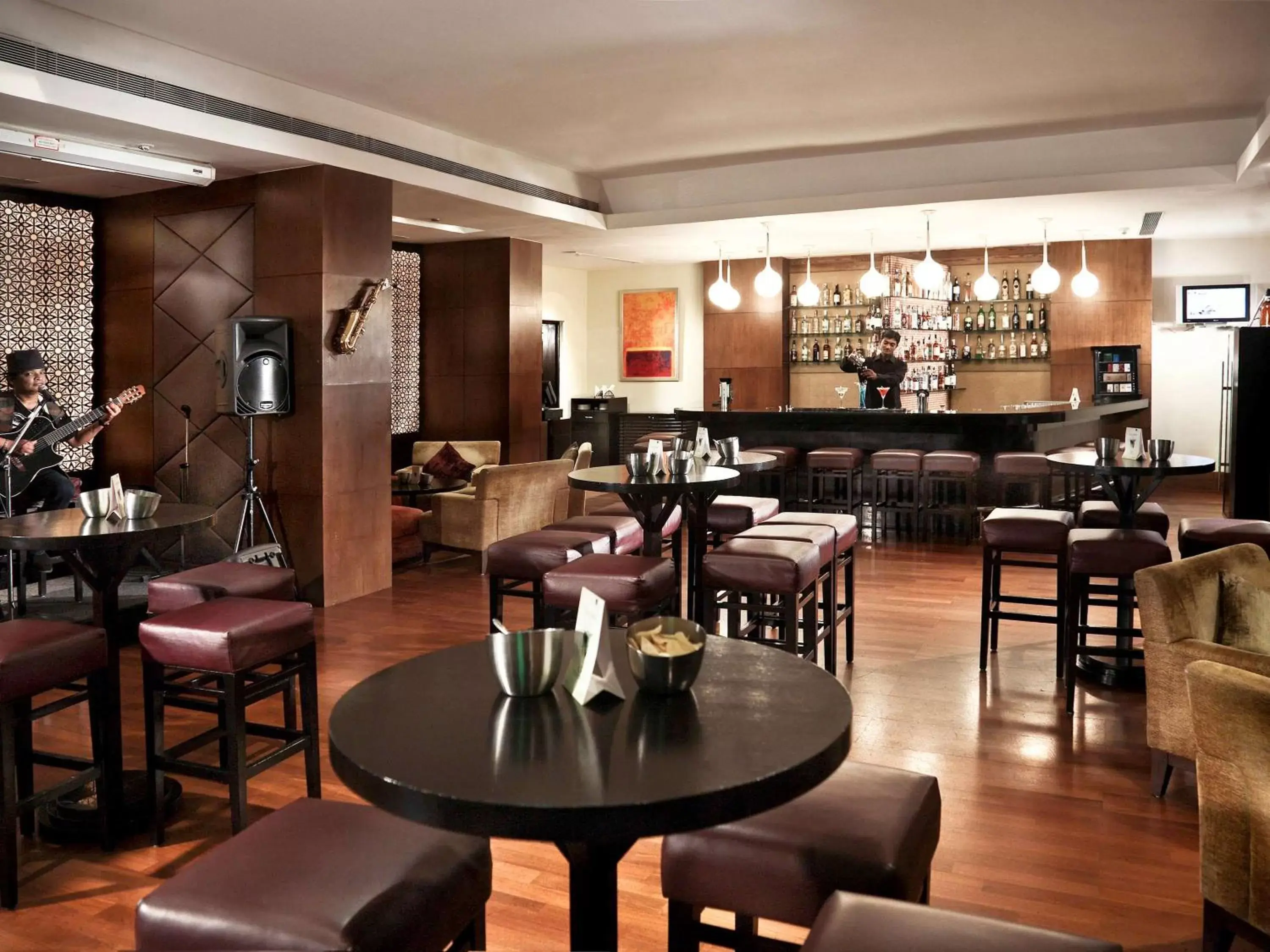 Lounge or bar, Restaurant/Places to Eat in Novotel Hyderabad Convention Centre