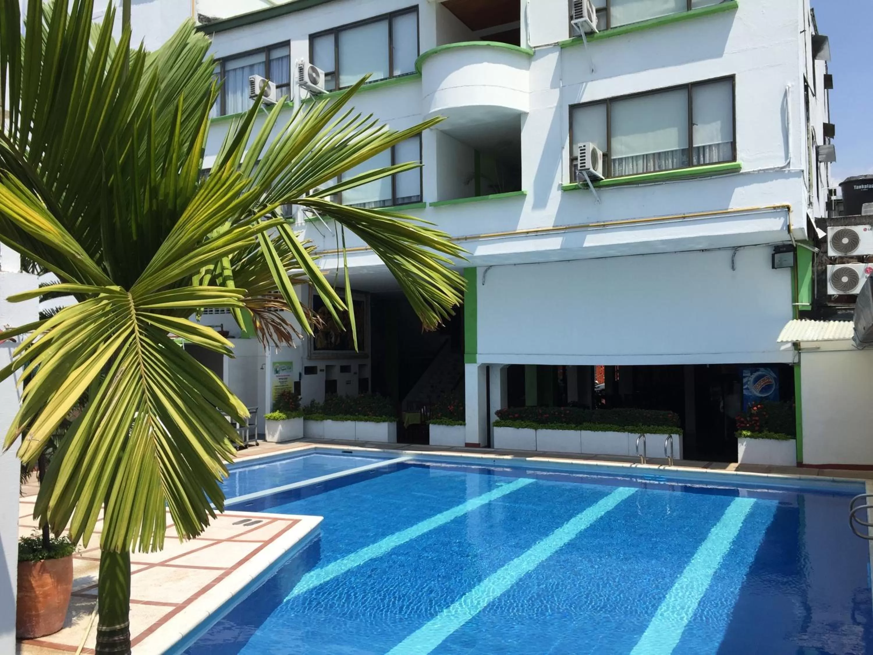 Swimming pool in Hotel Caquetá Real HSC