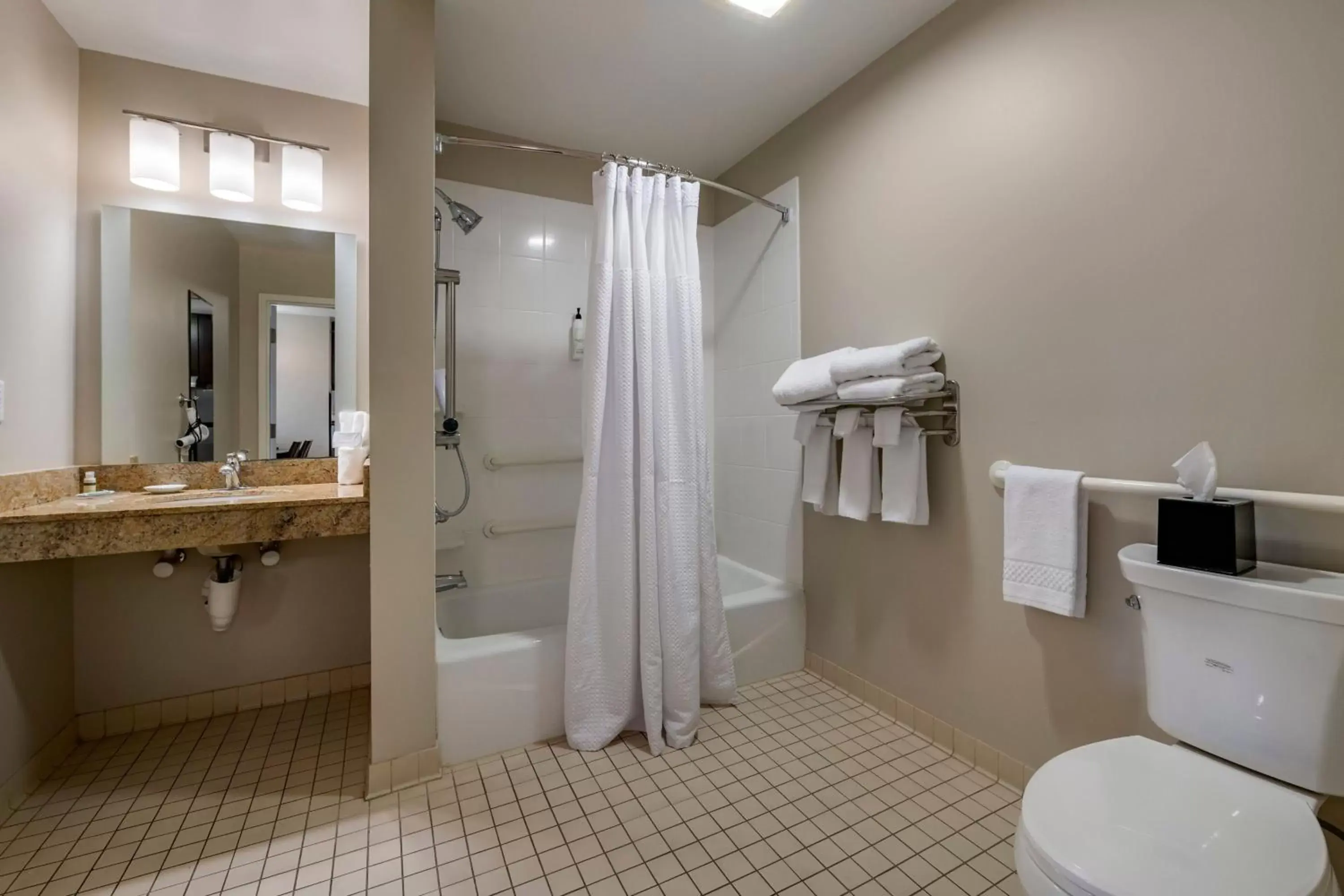 Bathroom in TownePlace Suites by Marriott Vincennes