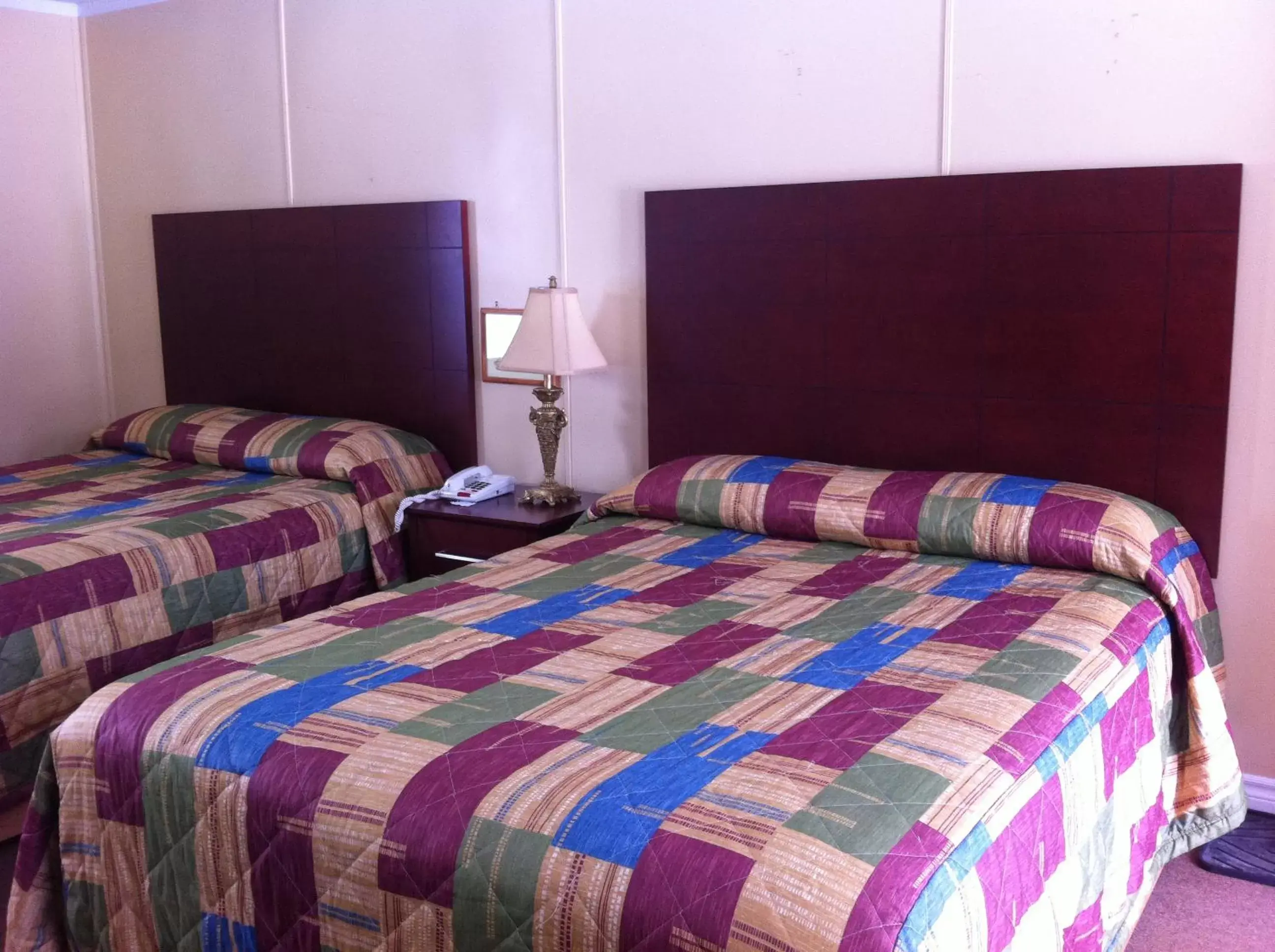 Bed in Deep River Motel