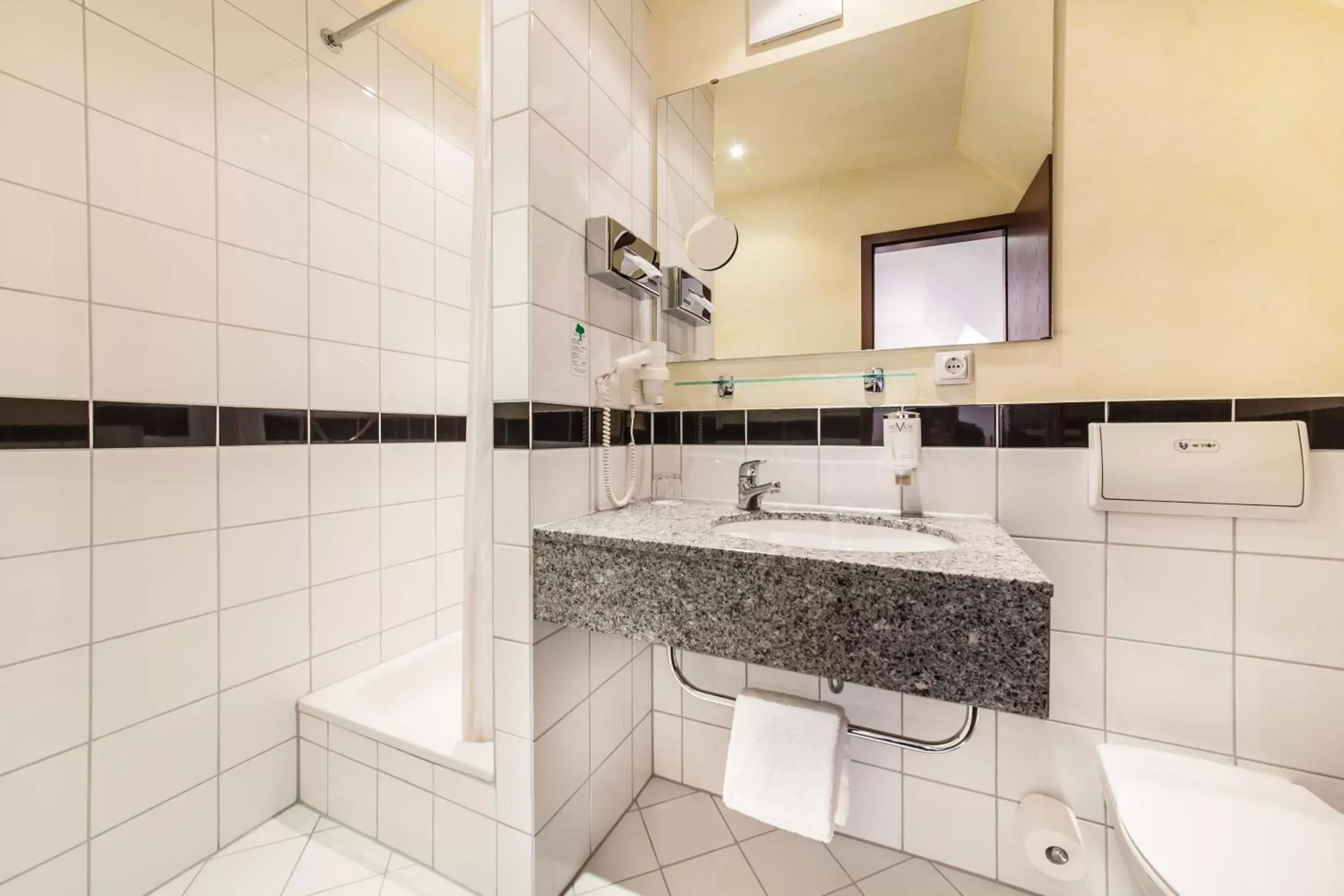 Toilet, Bathroom in Novum Hotel Mariella Airport