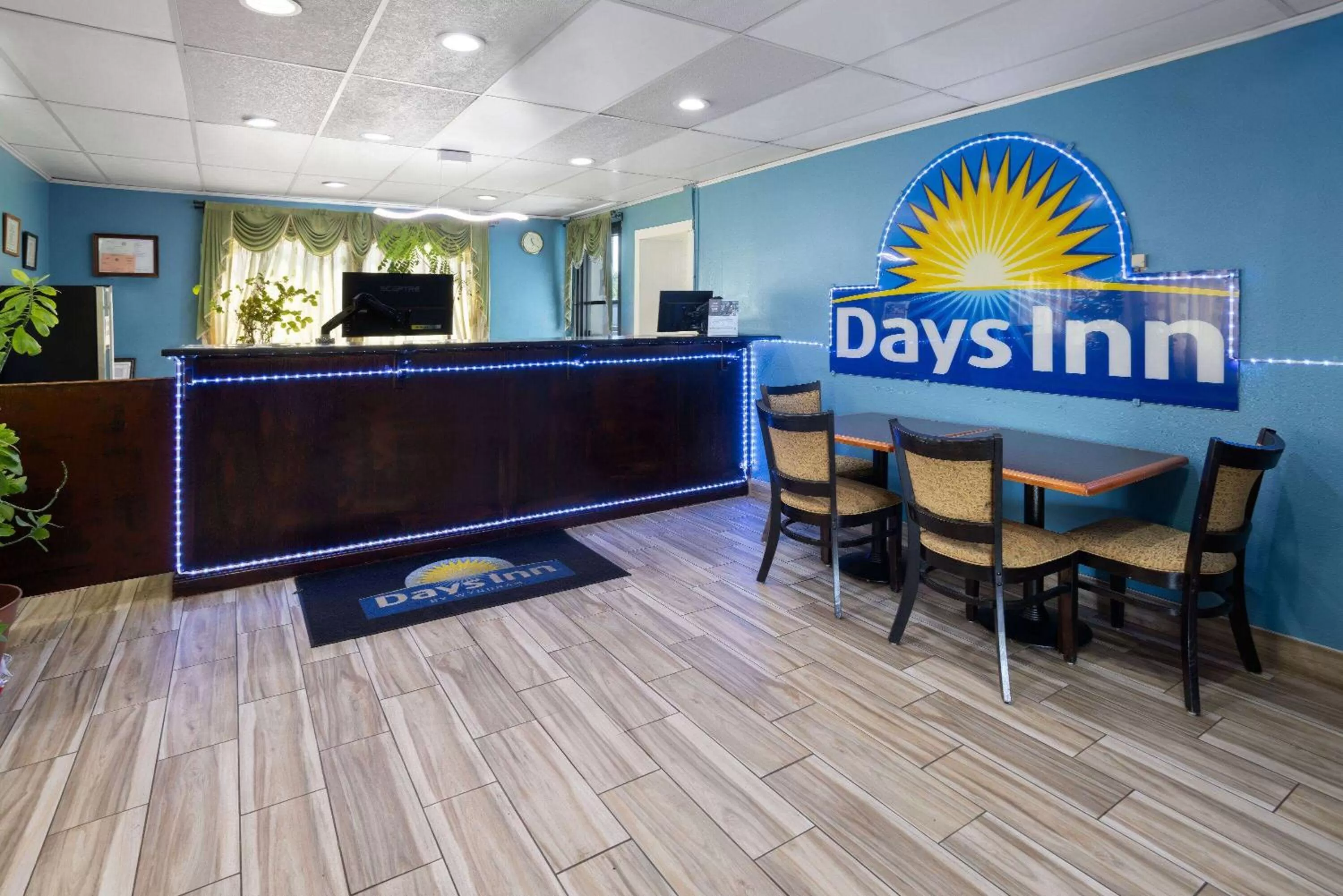 Lobby or reception in Days Inn by Wyndham Queensbury/Lake George
