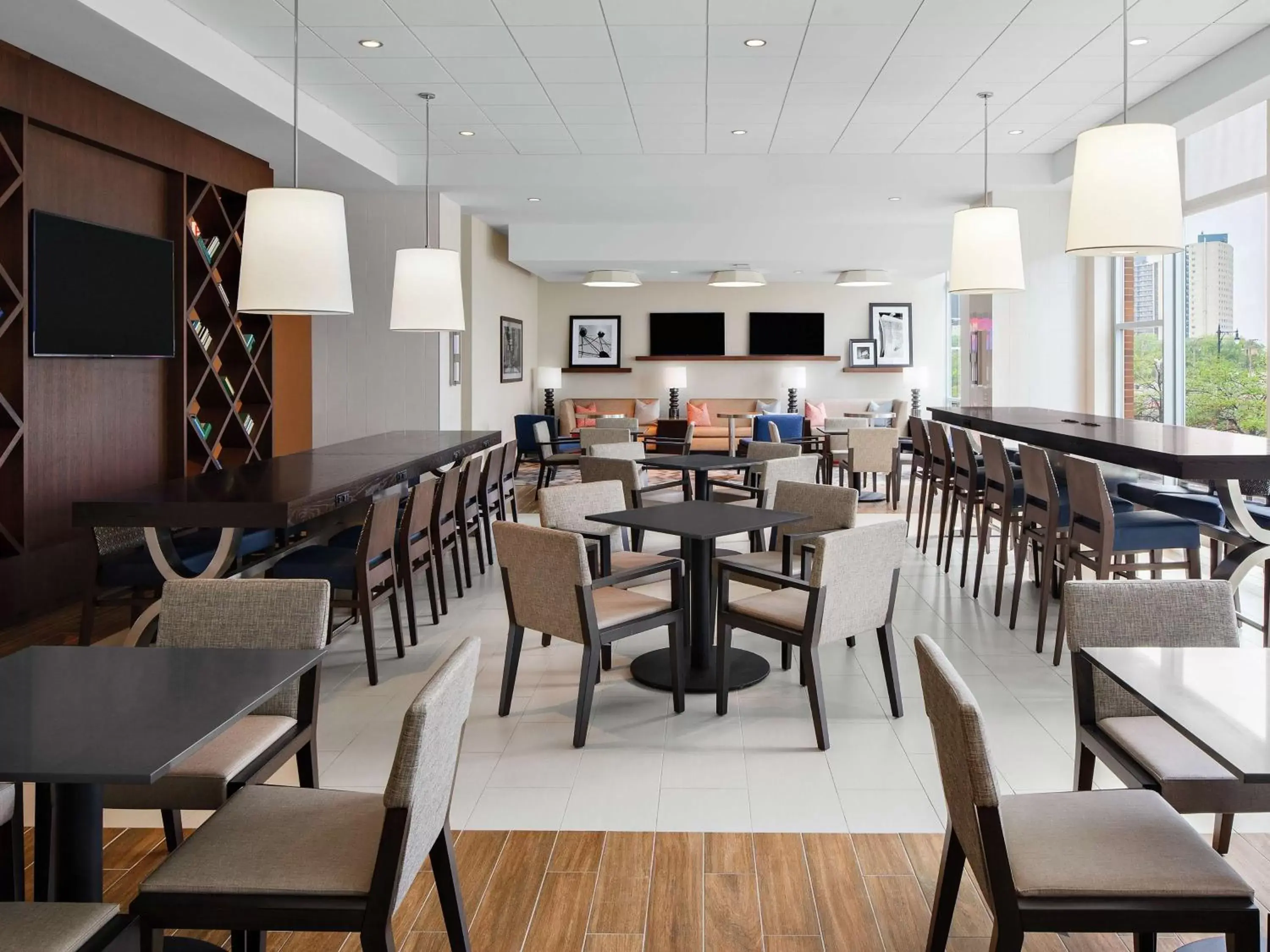 Lobby or reception, Restaurant/Places to Eat in Hampton Inn Chicago McCormick Place