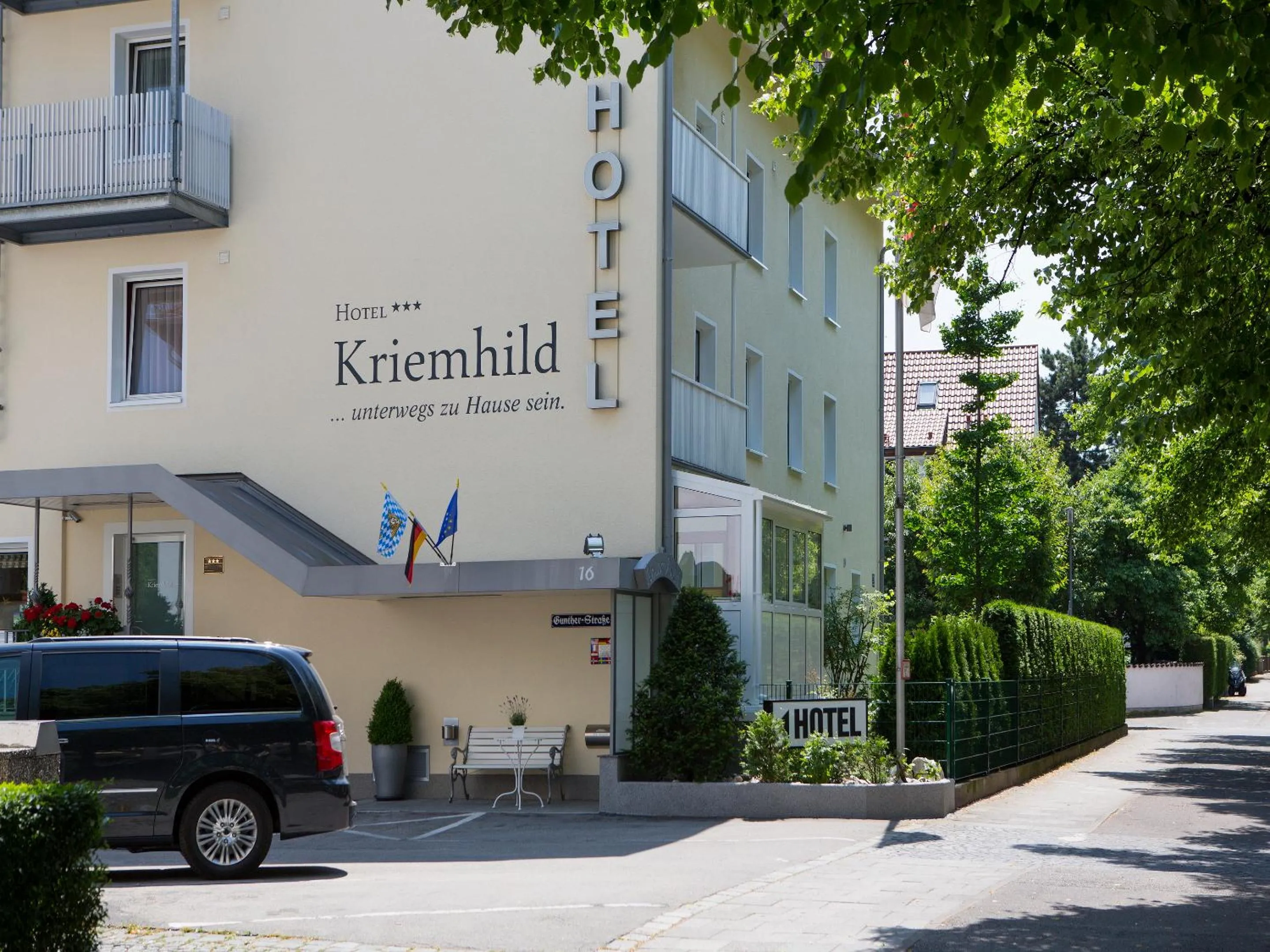 Facade/entrance in Hotel Kriemhild am Hirschgarten