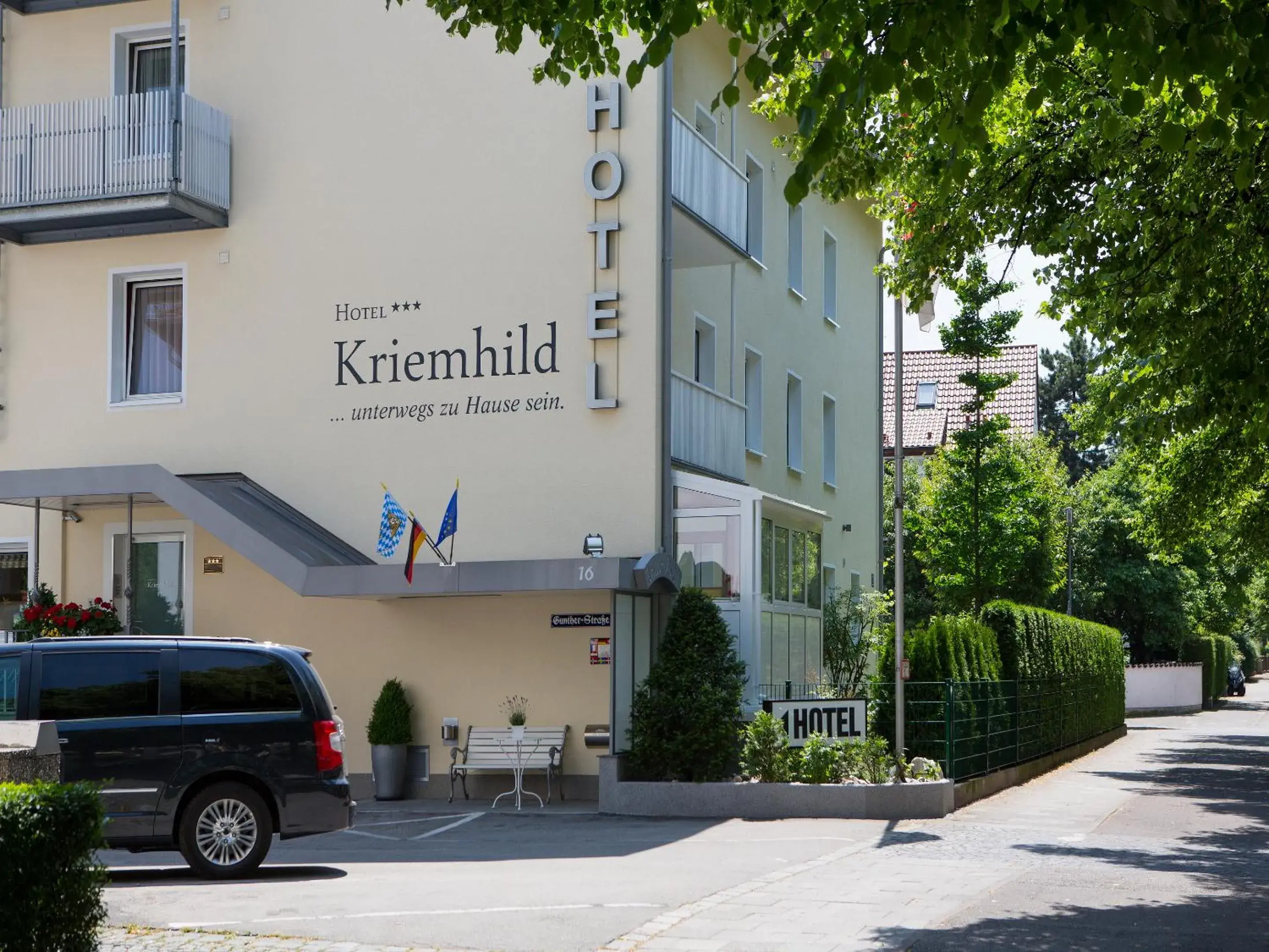 Facade/entrance, Property Building in Hotel Kriemhild am Hirschgarten