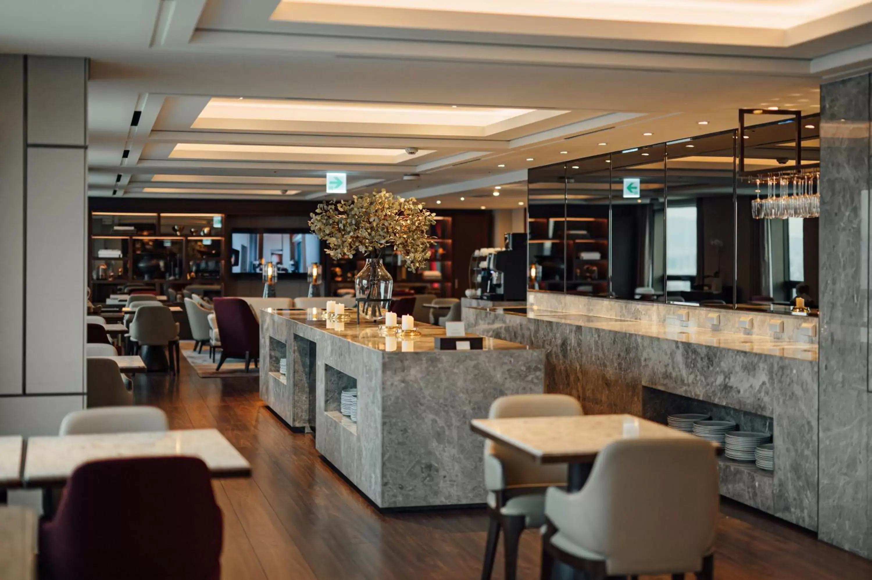 Lounge or bar, Restaurant/Places to Eat in Lotte Hotel World