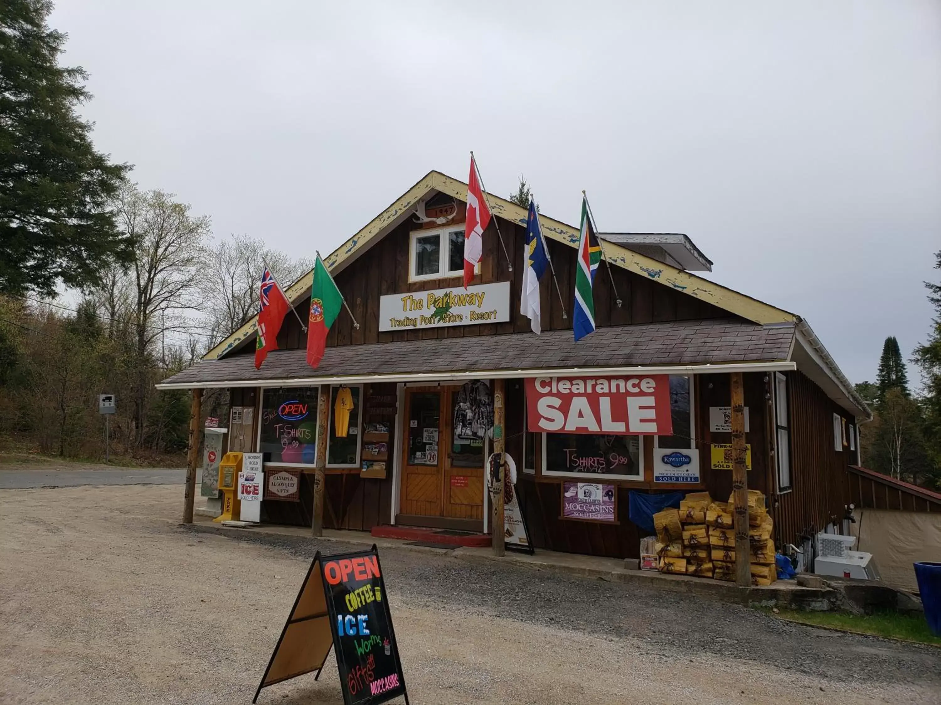 On-site shops, Property Building in Parkway Cottage Resort and Trading Post