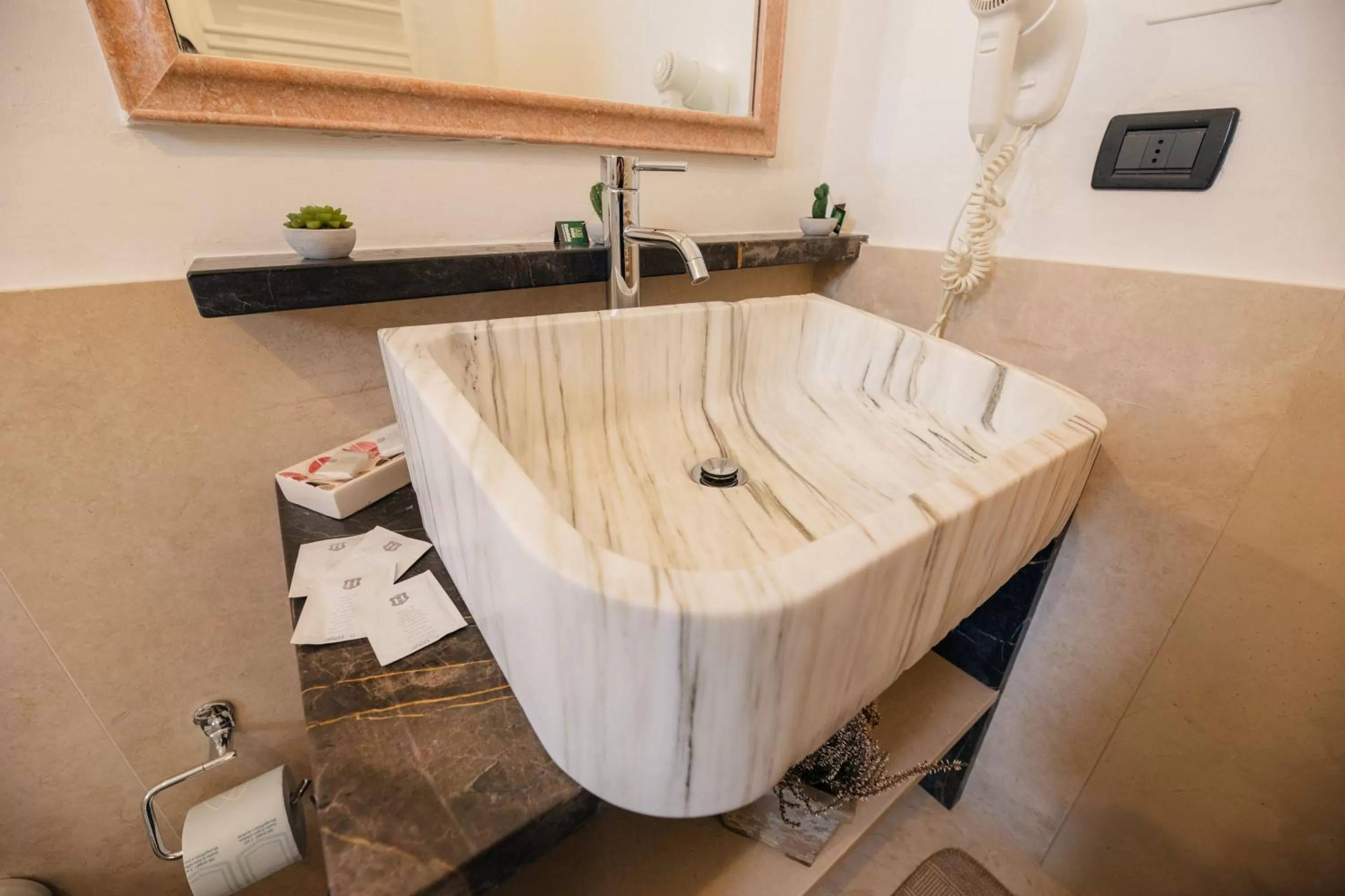 Le Stanze Di Brando E Nico