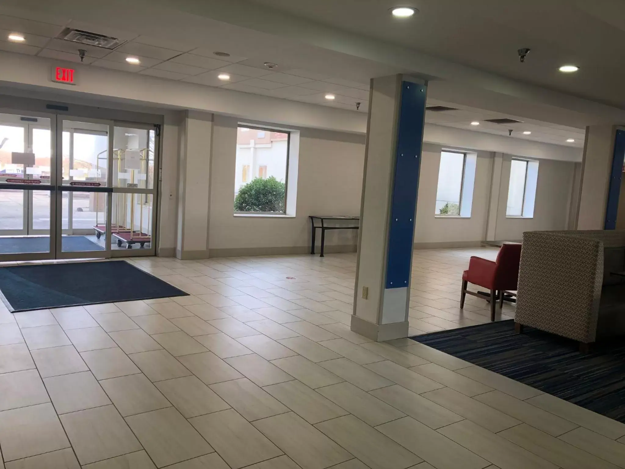 Property building in Holiday Inn Express and Suites Pittsburgh West Mifflin by IHG Property building in Holiday Inn Express and Suites Pittsburgh West Mifflin by IHG