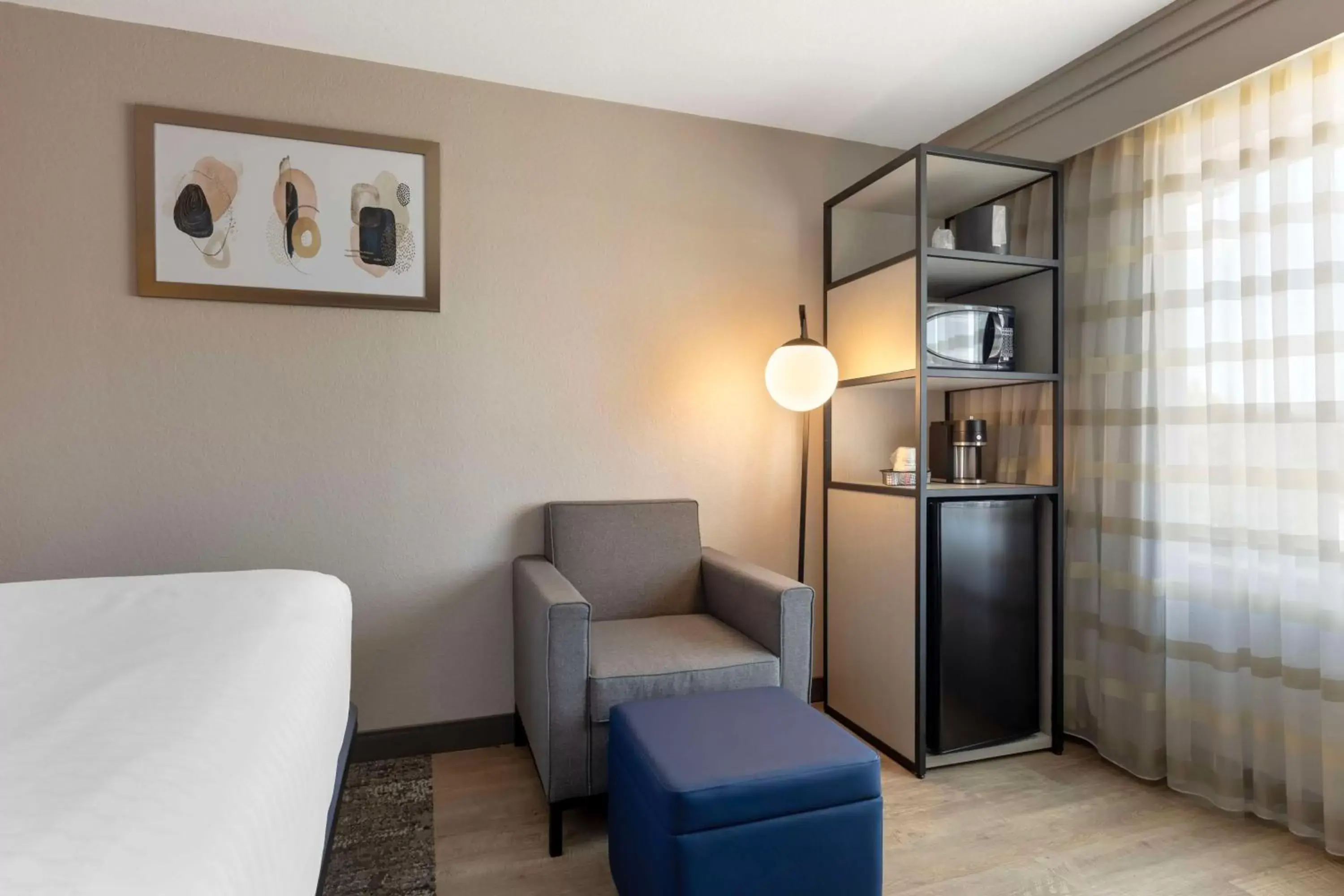 Bedroom, Seating Area in Best Western Plus Fort Worth North