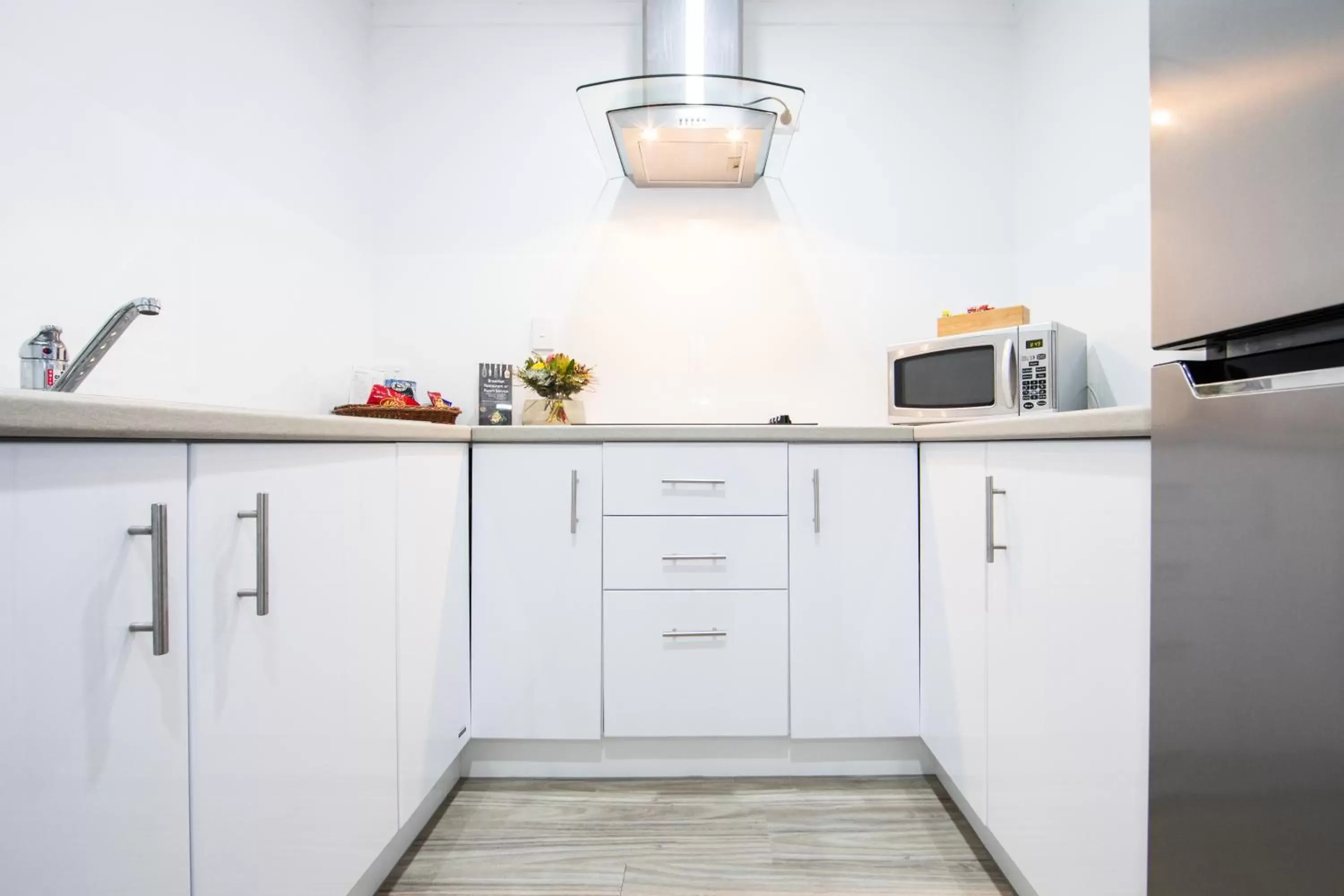 Kitchen or kitchenette, Kitchen/Kitchenette in New England Motor Lodge