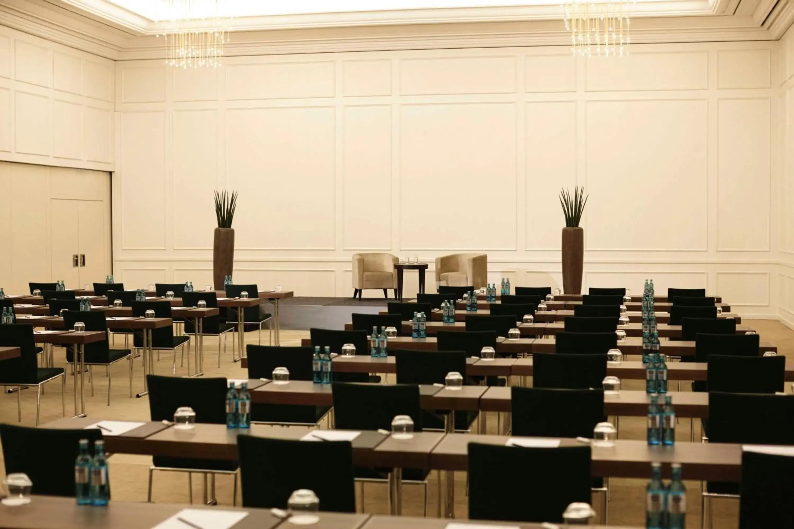 Meeting/conference room in Kempinski Hotel Frankfurt Gravenbruch