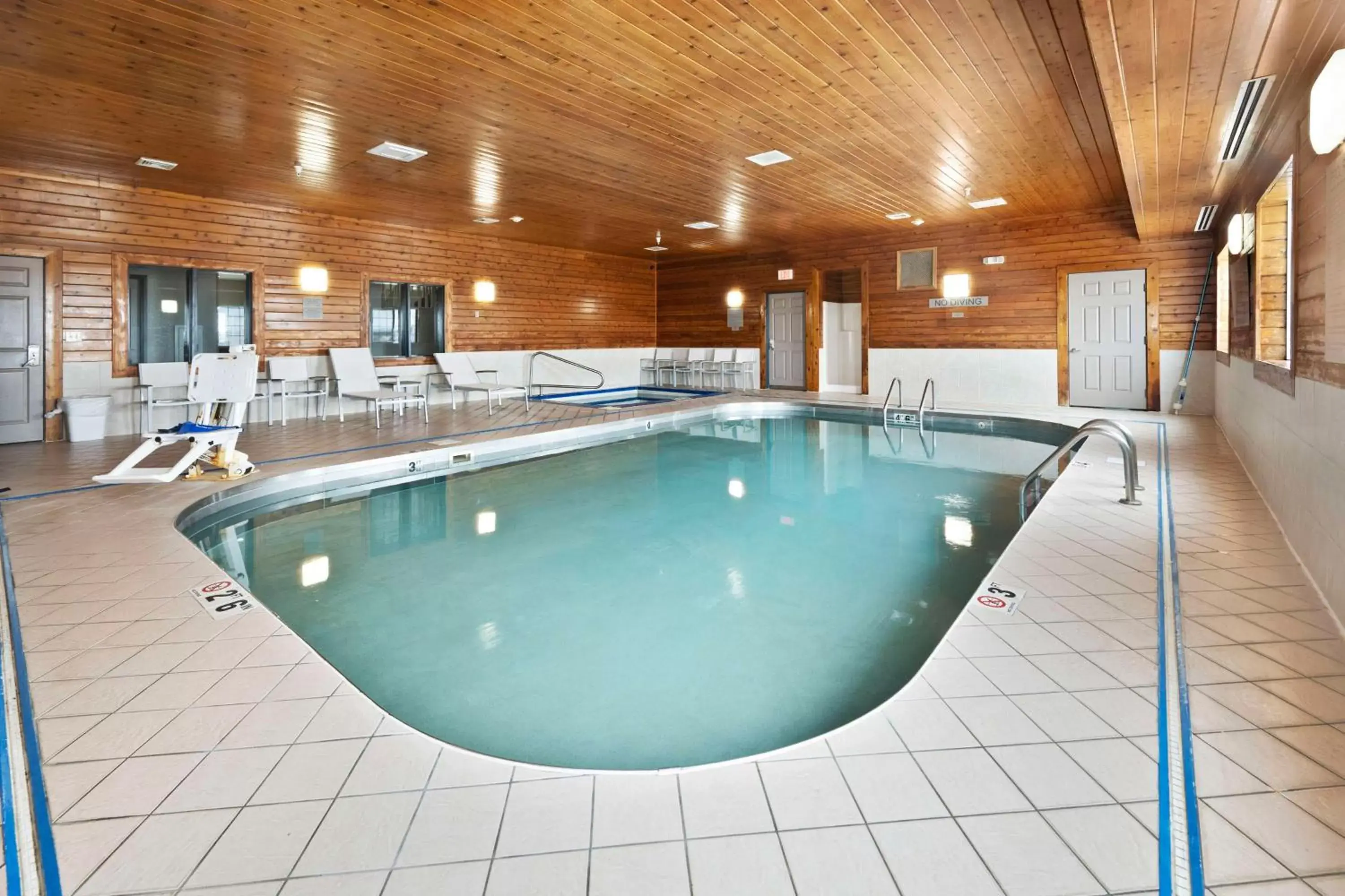 Pool view, Swimming Pool in Country Inn & Suites by Radisson, Watertown, SD