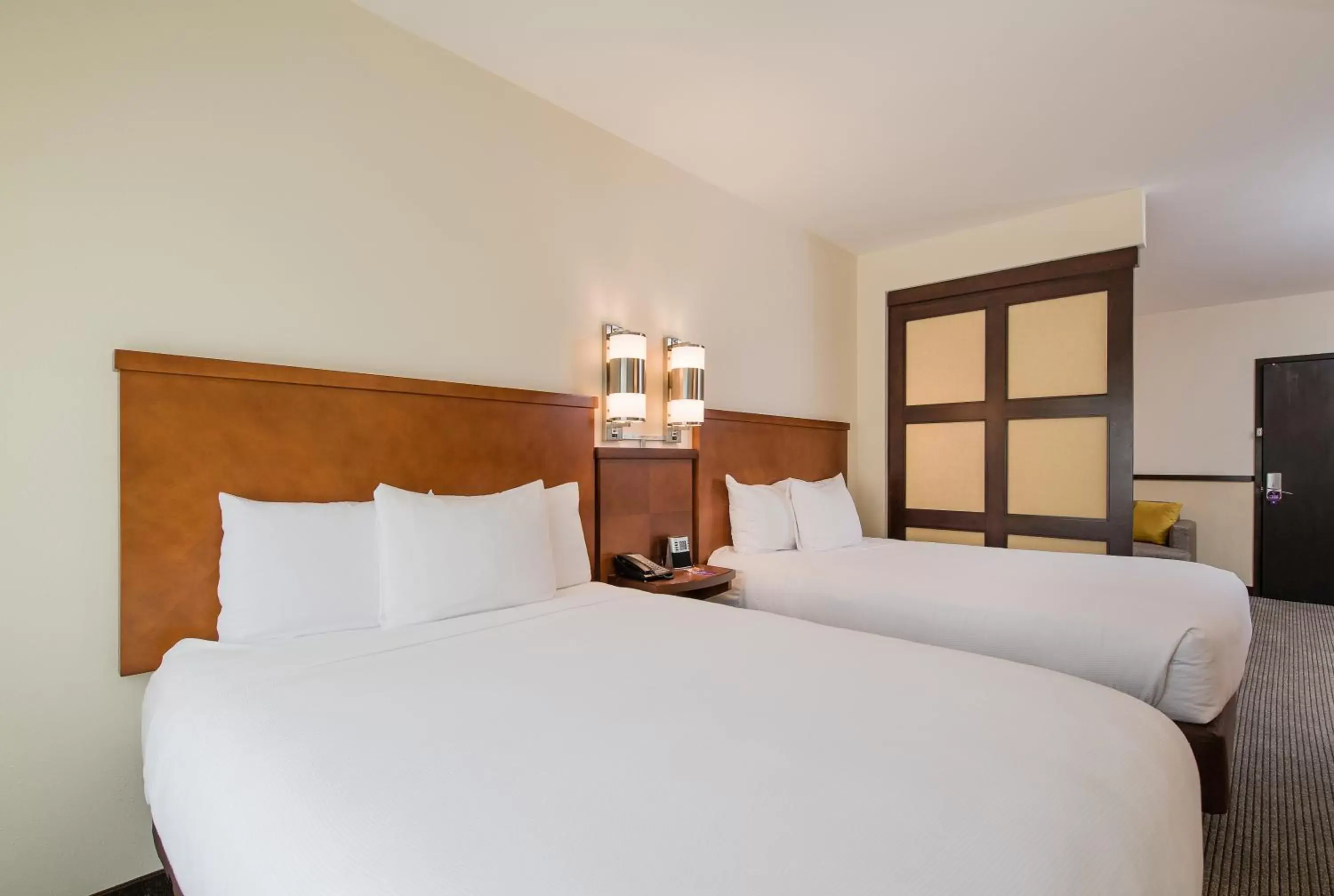 Queen Room with Two Queen Beds and Sofa Bed - High Floor in Hyatt Place Charleston Airport / Convention Center