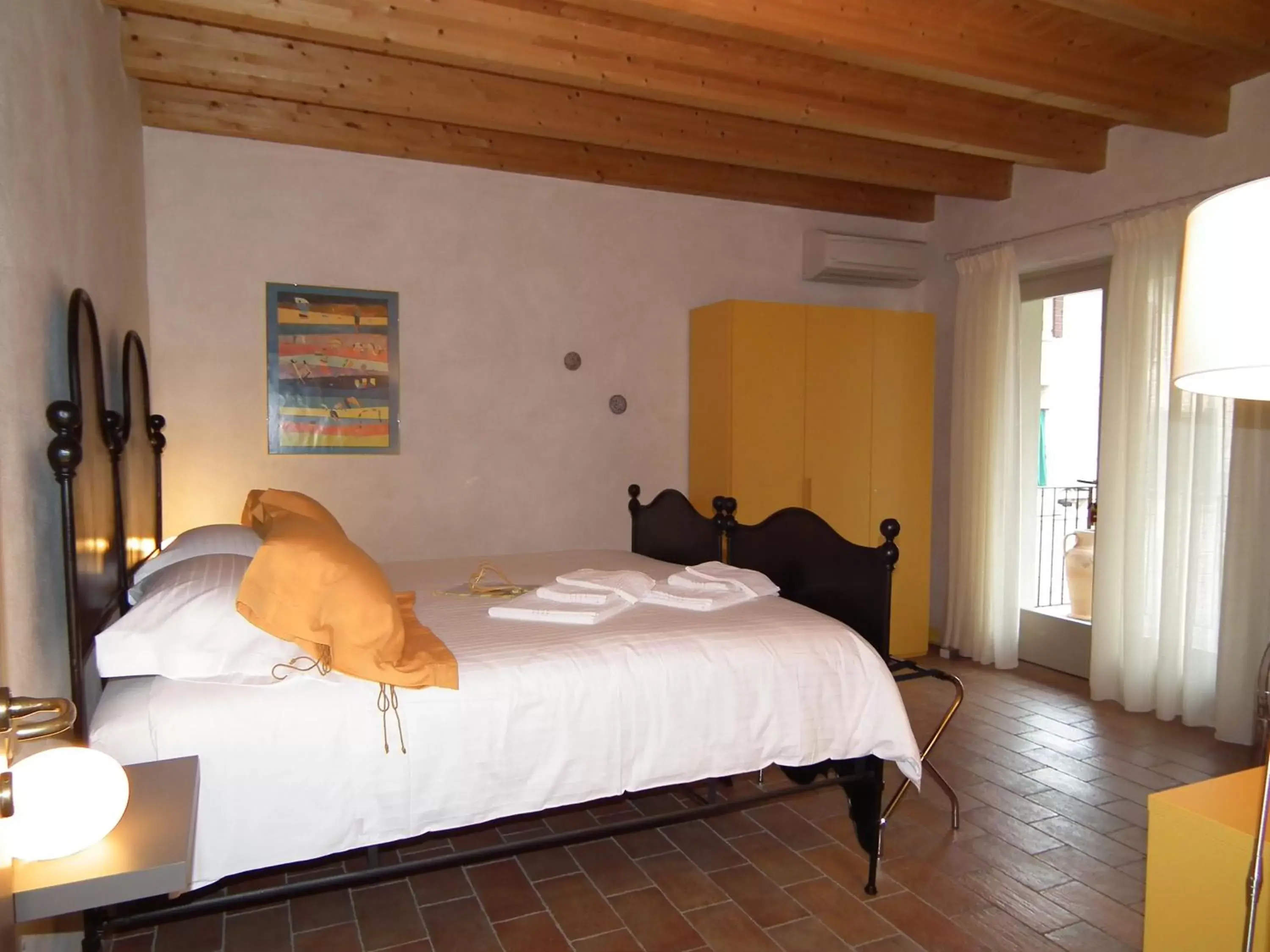 Photo of the whole room, Bed in L'Isolo b&b e case vacanza