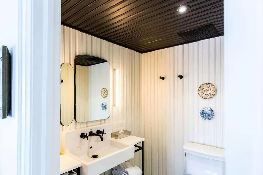 Bathroom in Drake Devonshire and Motor Inn