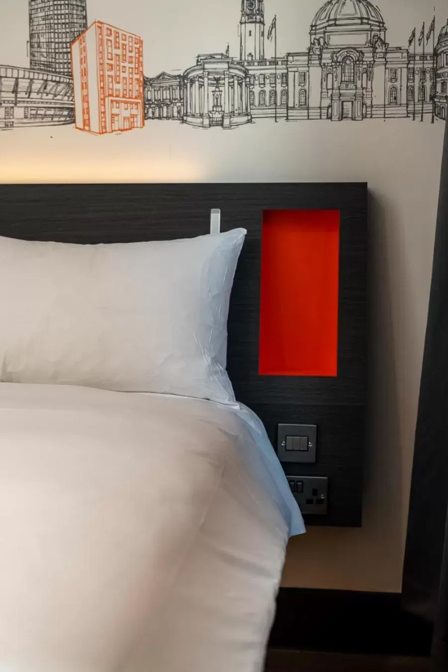 Bedroom, Bed in easyHotel Cardiff