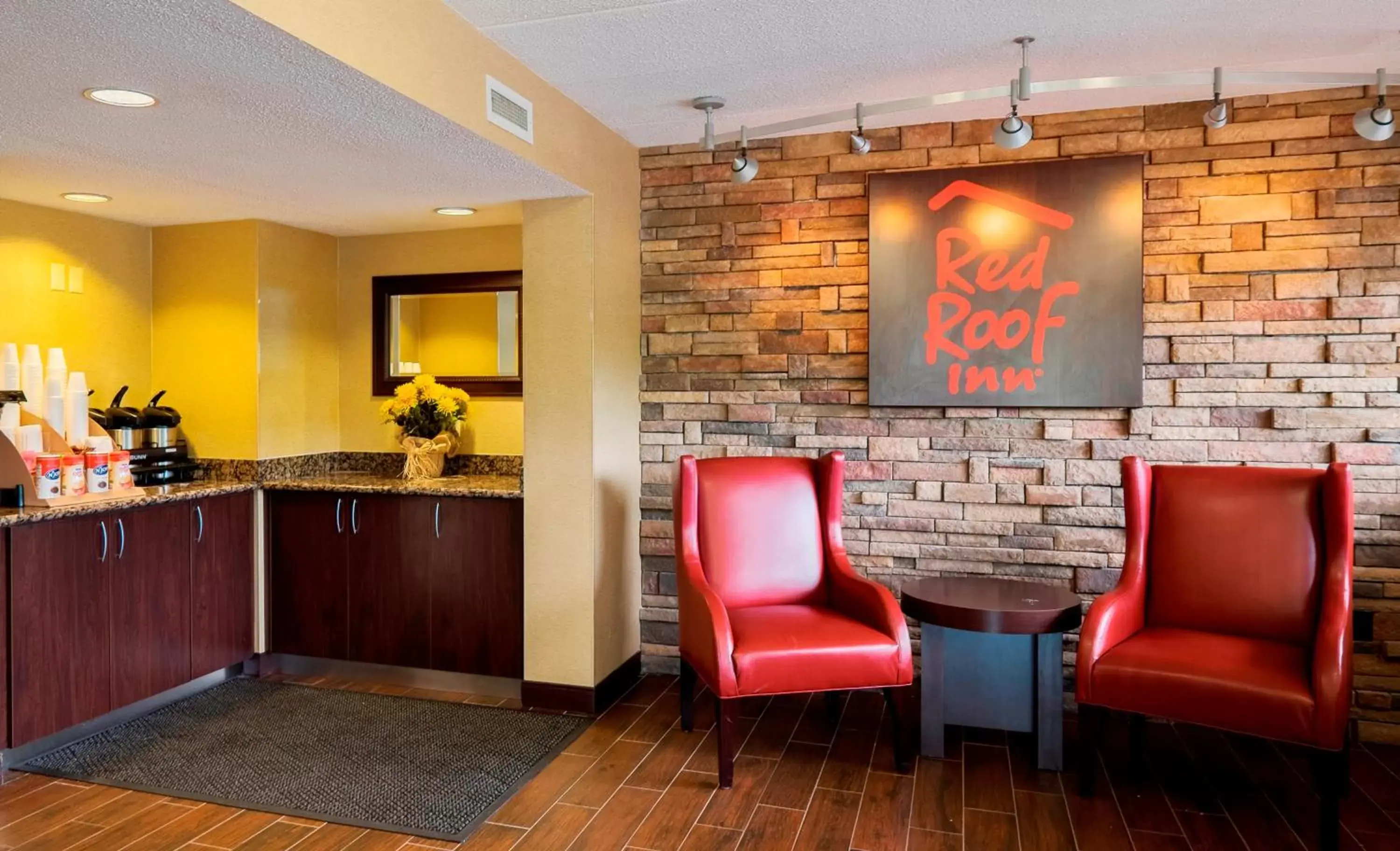 Lobby or reception, Seating Area in Red Roof Inn Edison