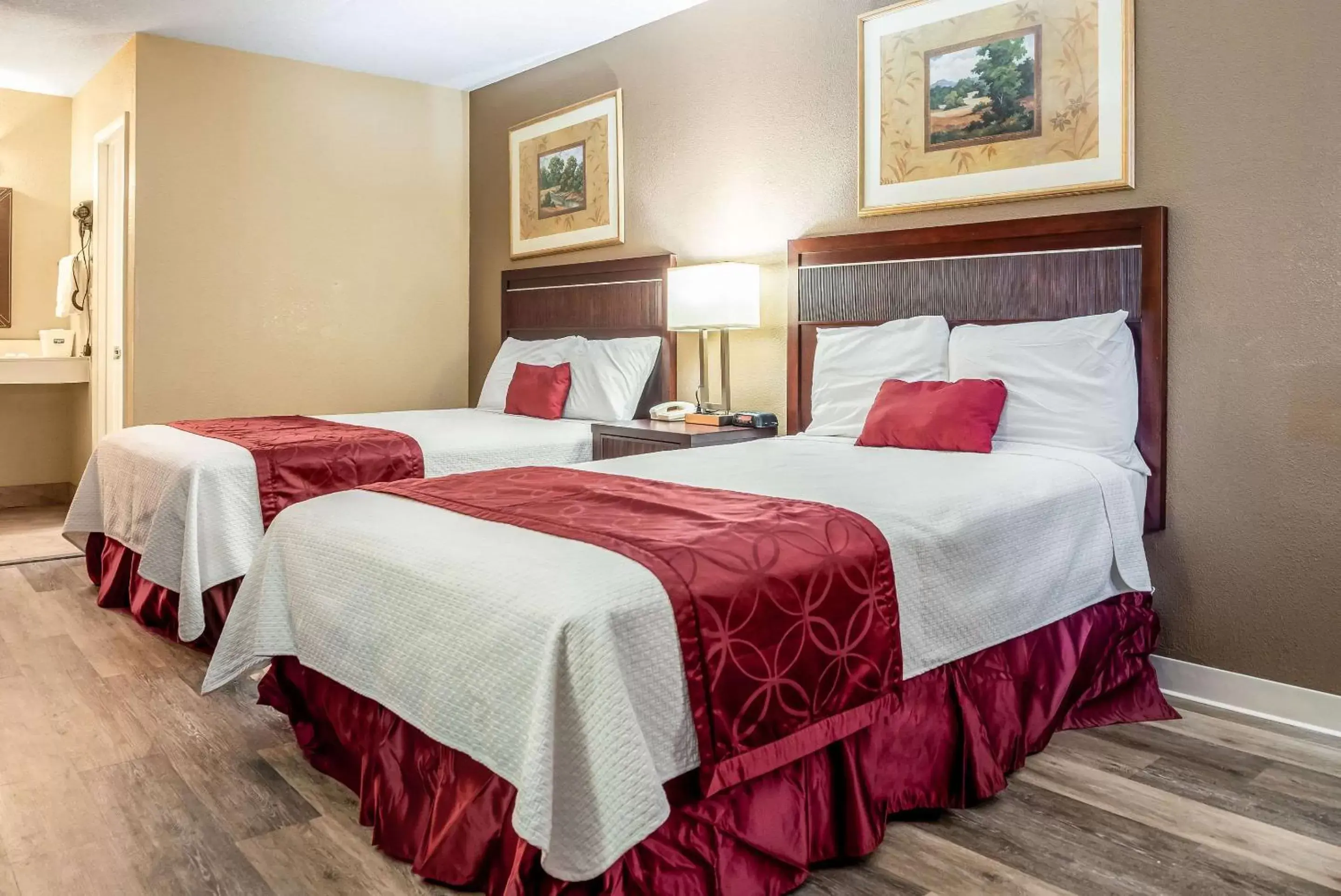 Photo of the whole room, Bed in Rodeway Inn Photo of the whole room, Bed in Rodeway Inn