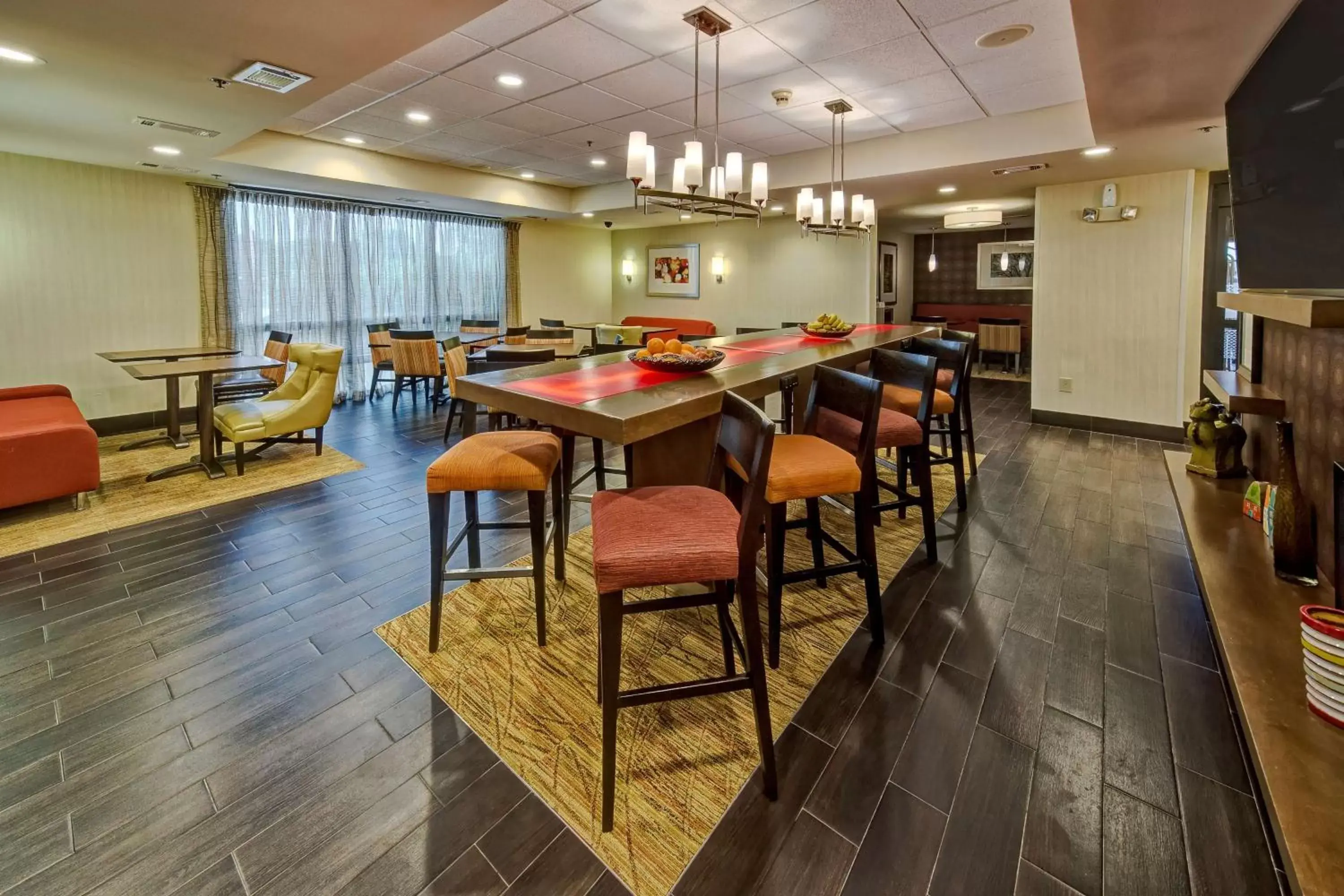 Lobby or reception, Restaurant/Places to Eat in Hampton Inn Houston Baytown