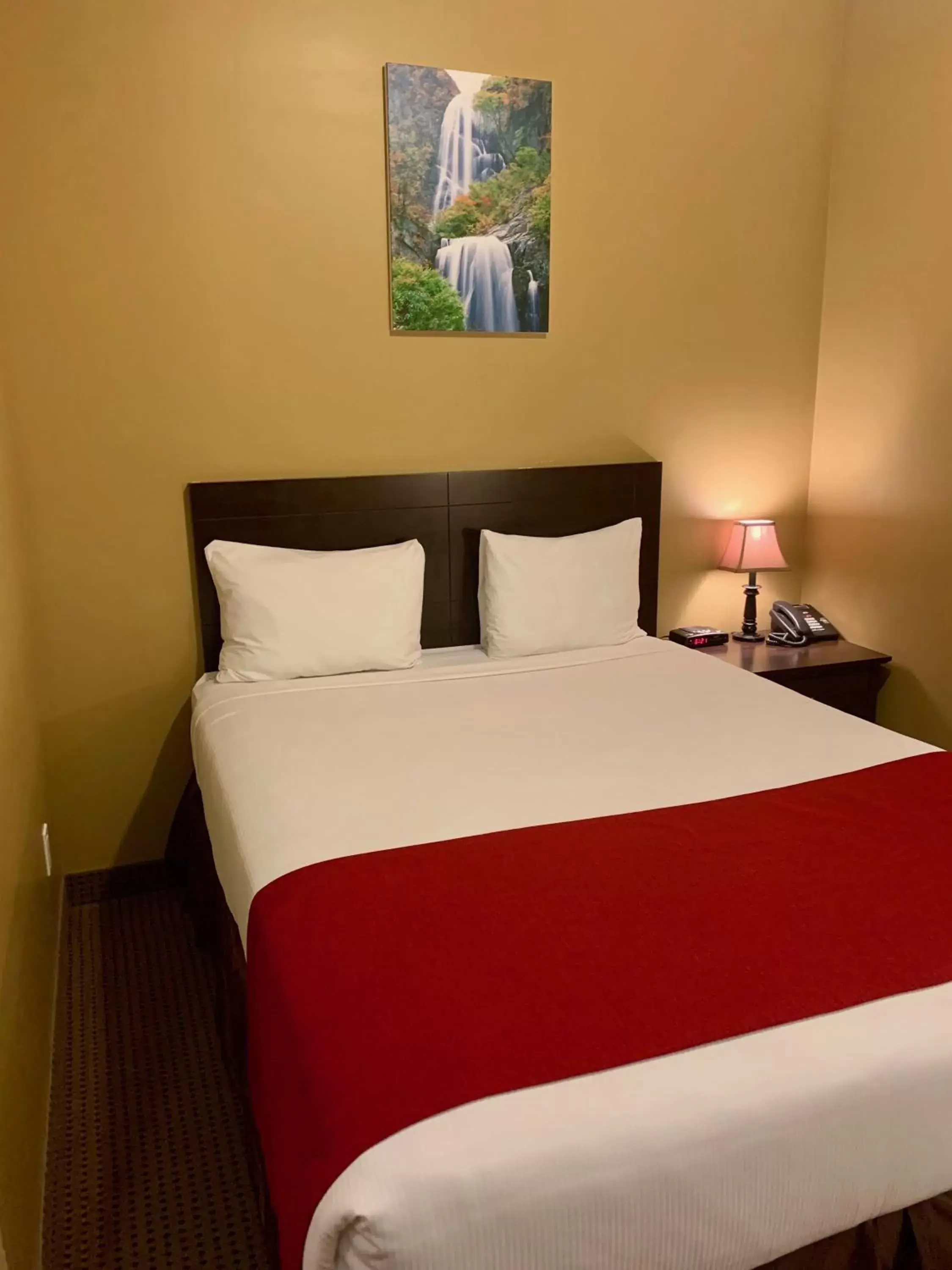 Bed in Altona Hotel