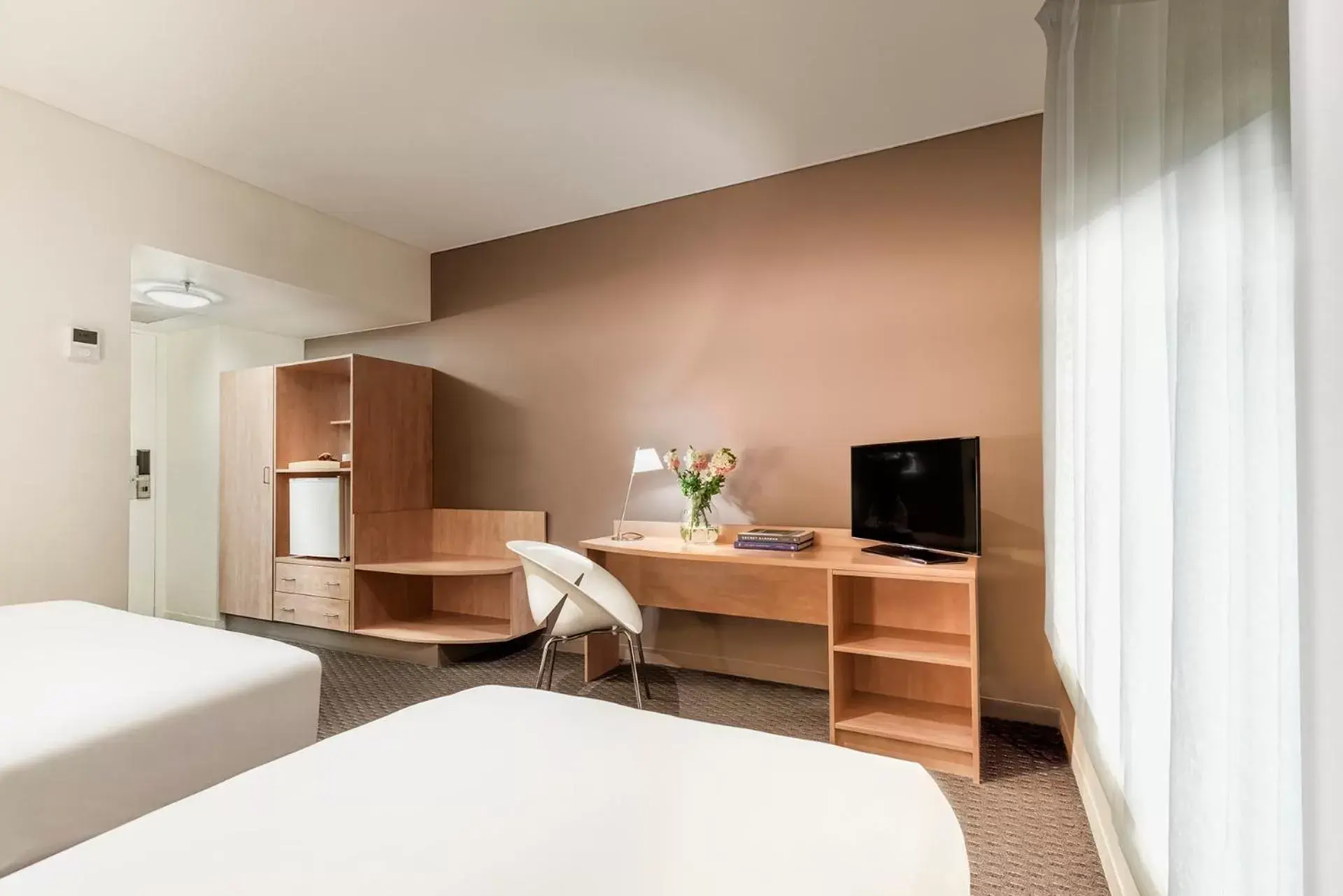 TV and multimedia, TV/Entertainment Center in ibis Melbourne Hotel and Apartments