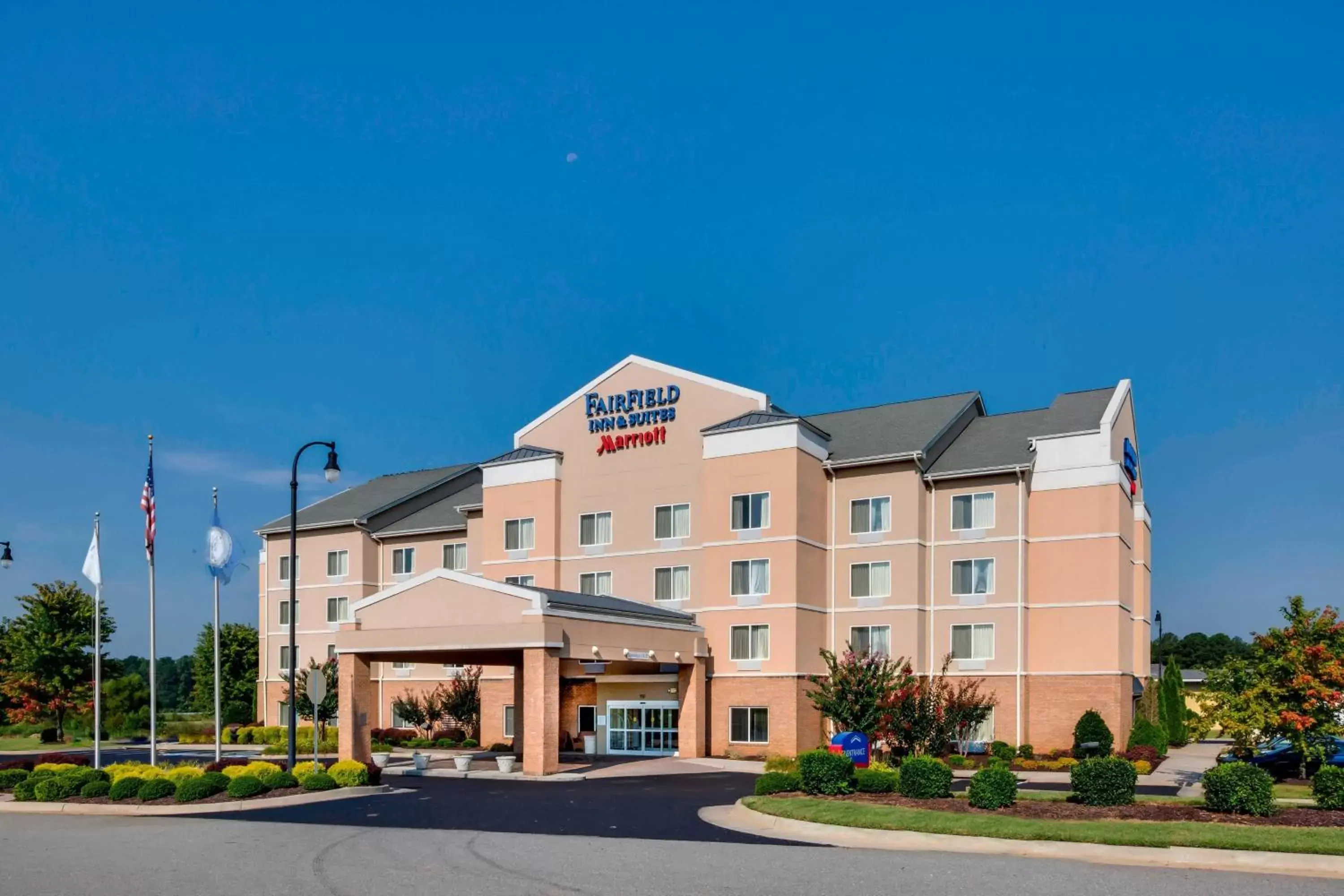 Property Building in Fairfield Inn and Suites South Hill I-85