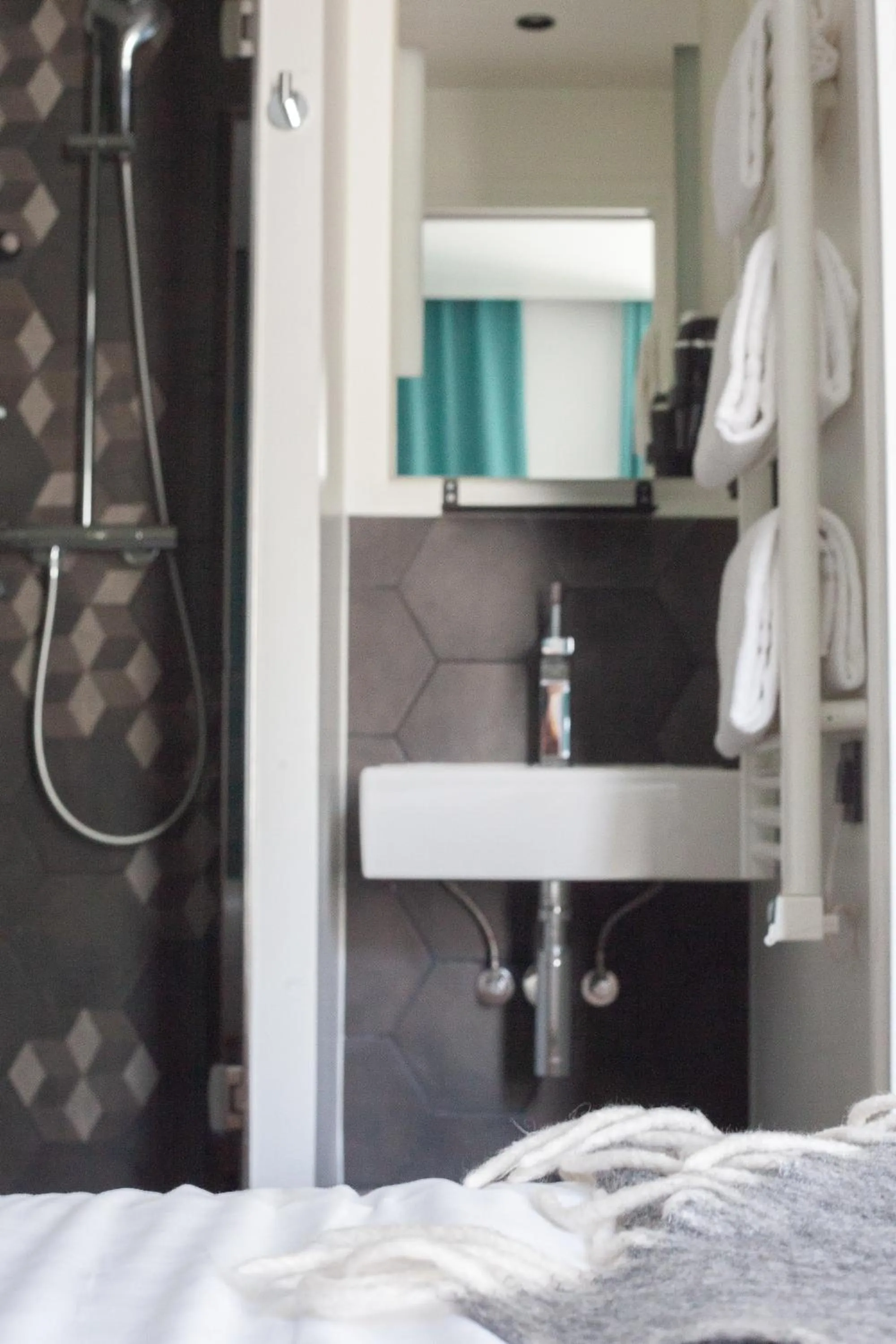 Bathroom, Bed in Hôtel Vendome Saint-Germain