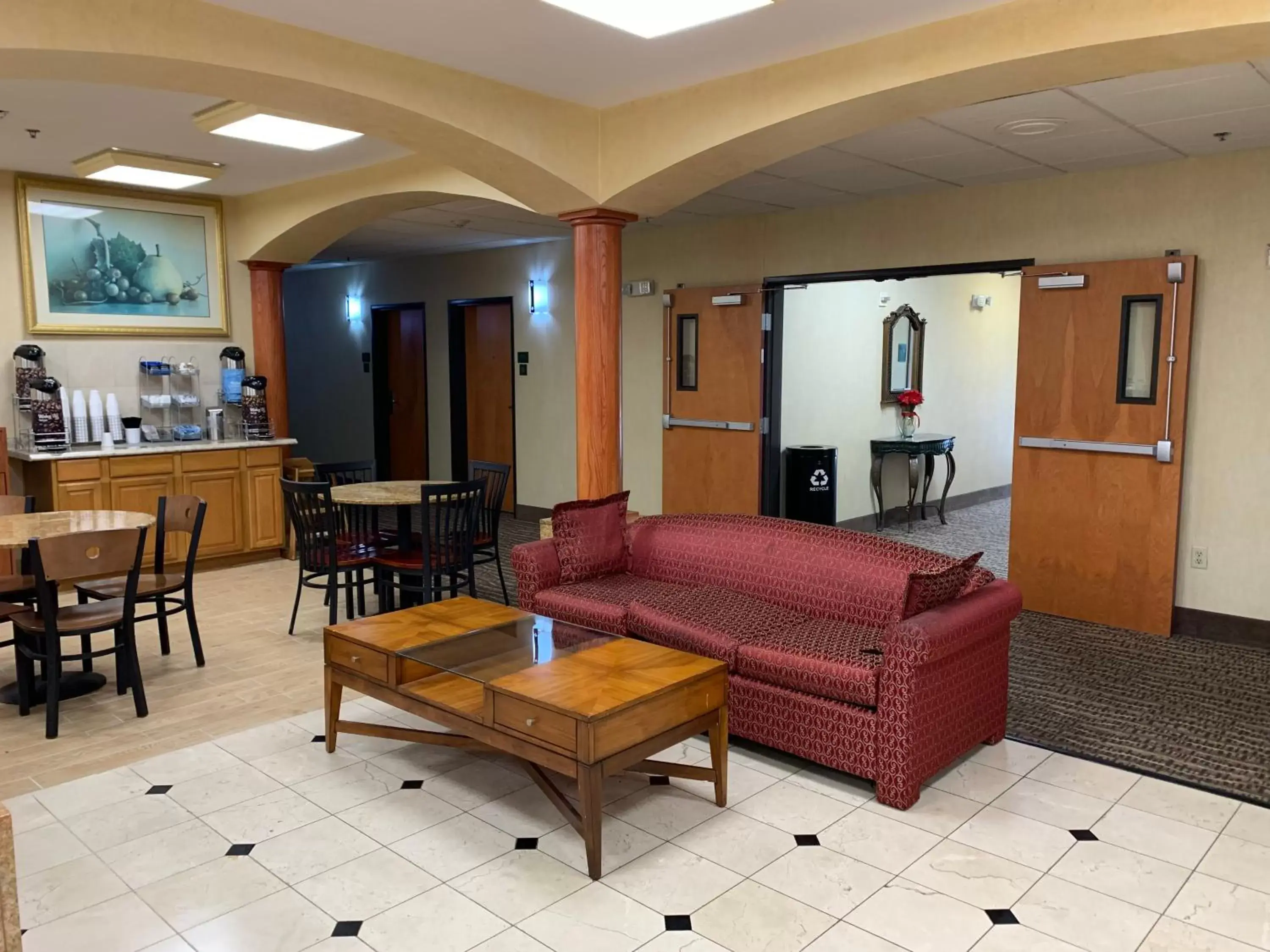 Lobby or reception, Seating Area in SureStay Plus Hotel by Best Western Mesquite