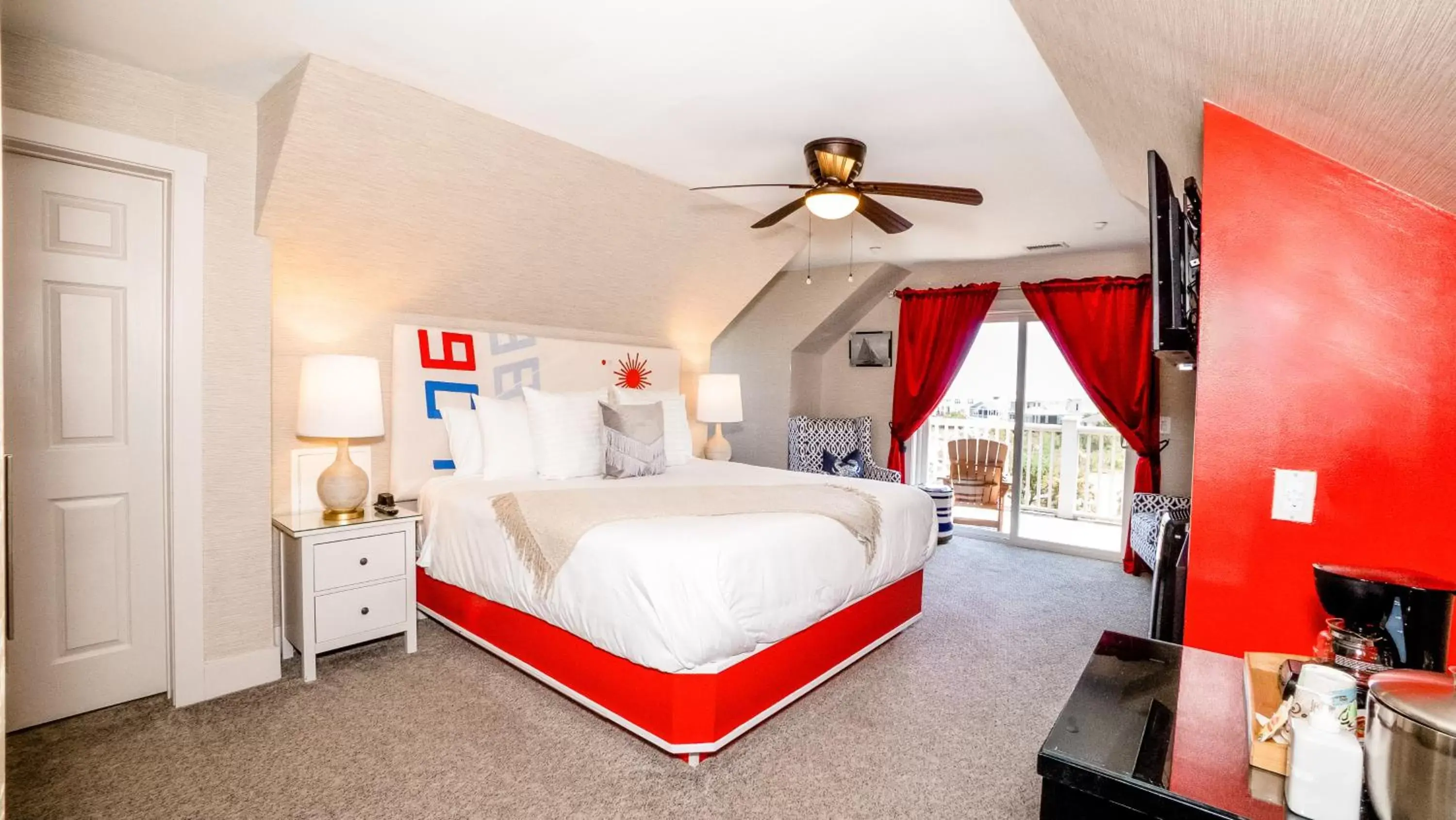 Bed in Regatta Inn - Adults Only