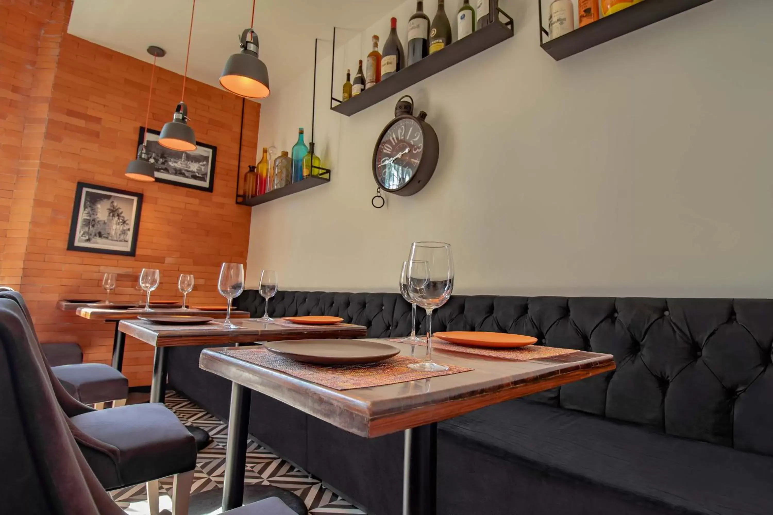 Restaurant/Places to Eat in TRES79 Orizaba, Part of Curamoria Collection