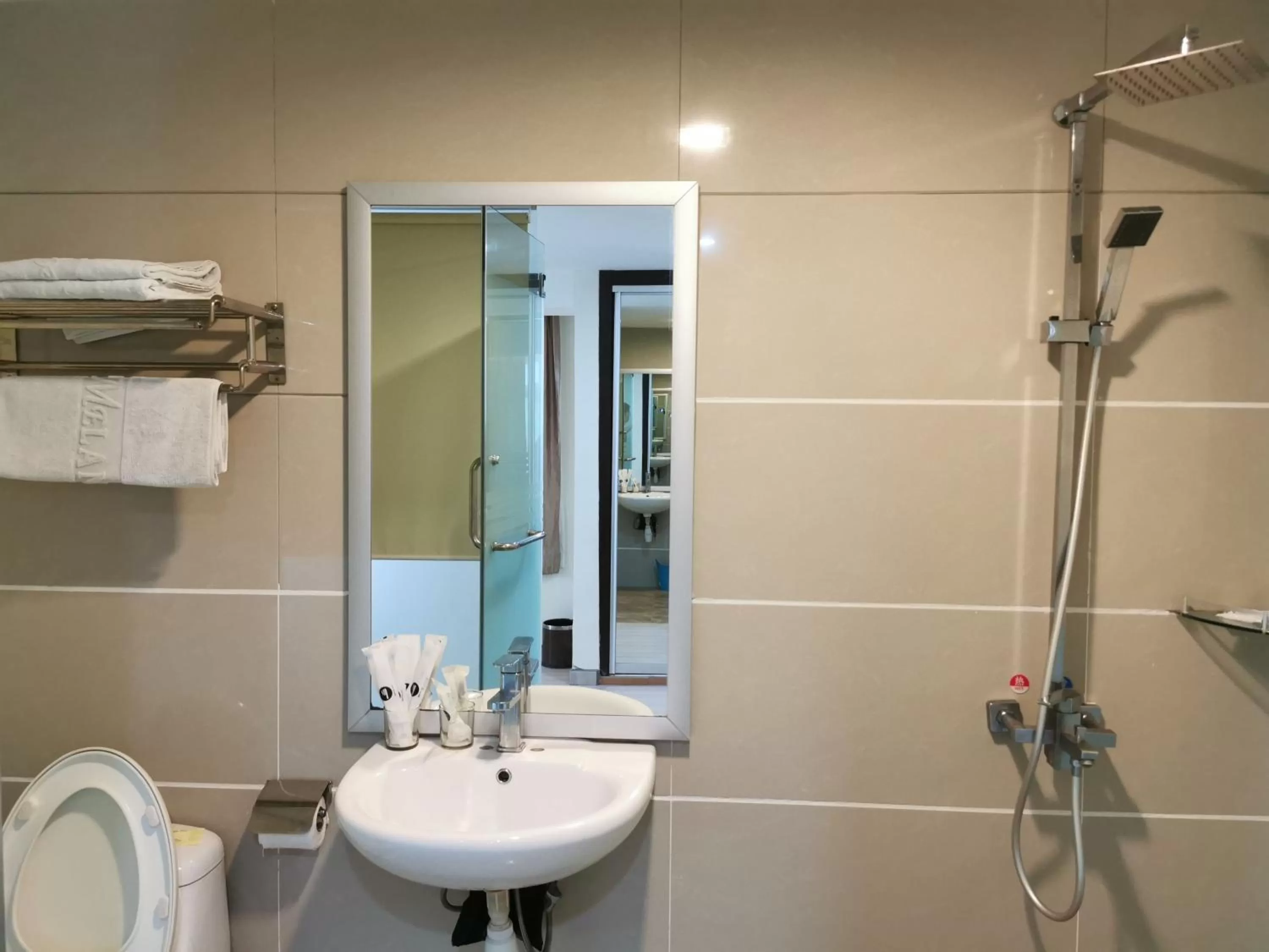 Shower in Melang Inn