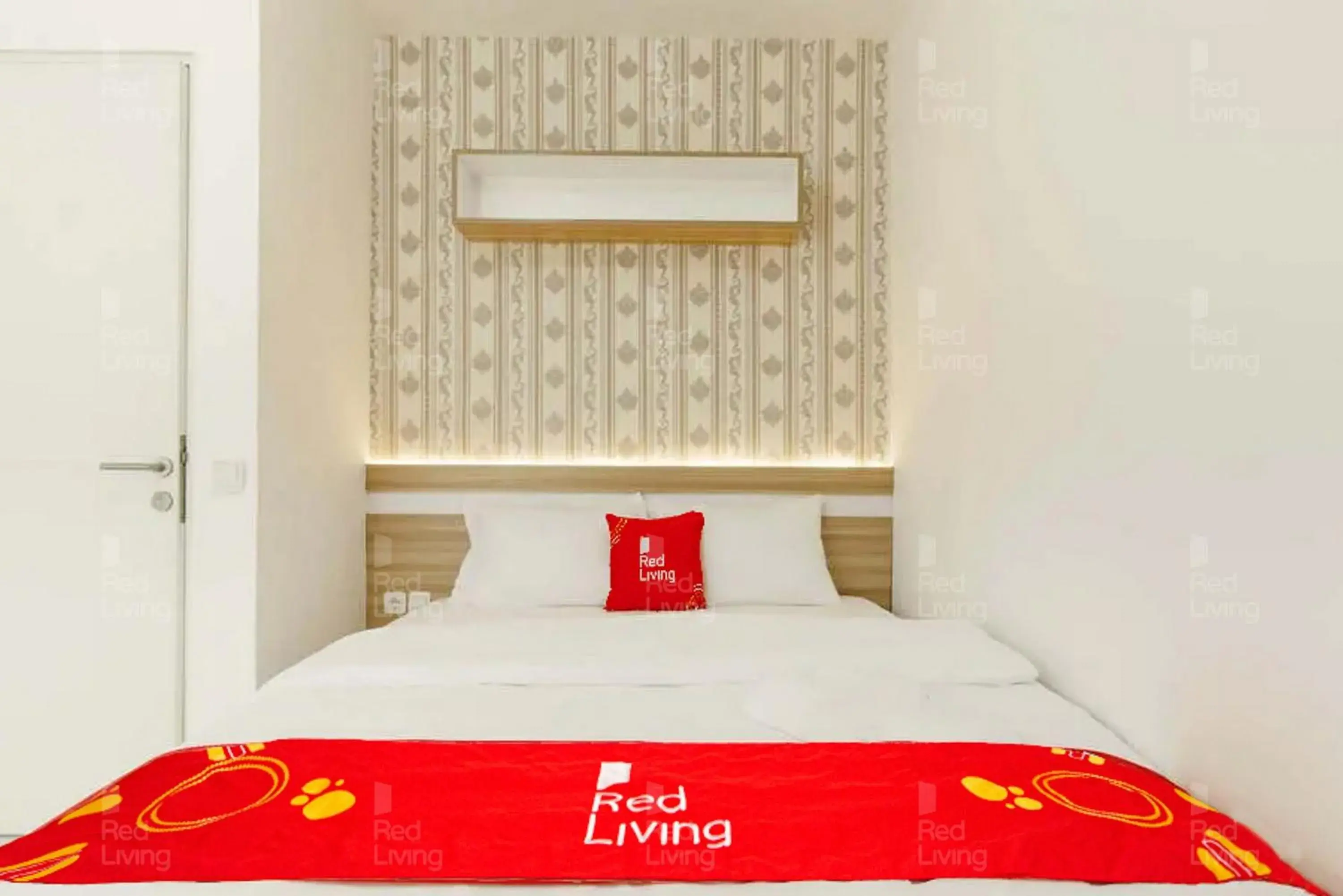 Bed in RedLiving Apartemen Aeropolis Ivan Tower AR2