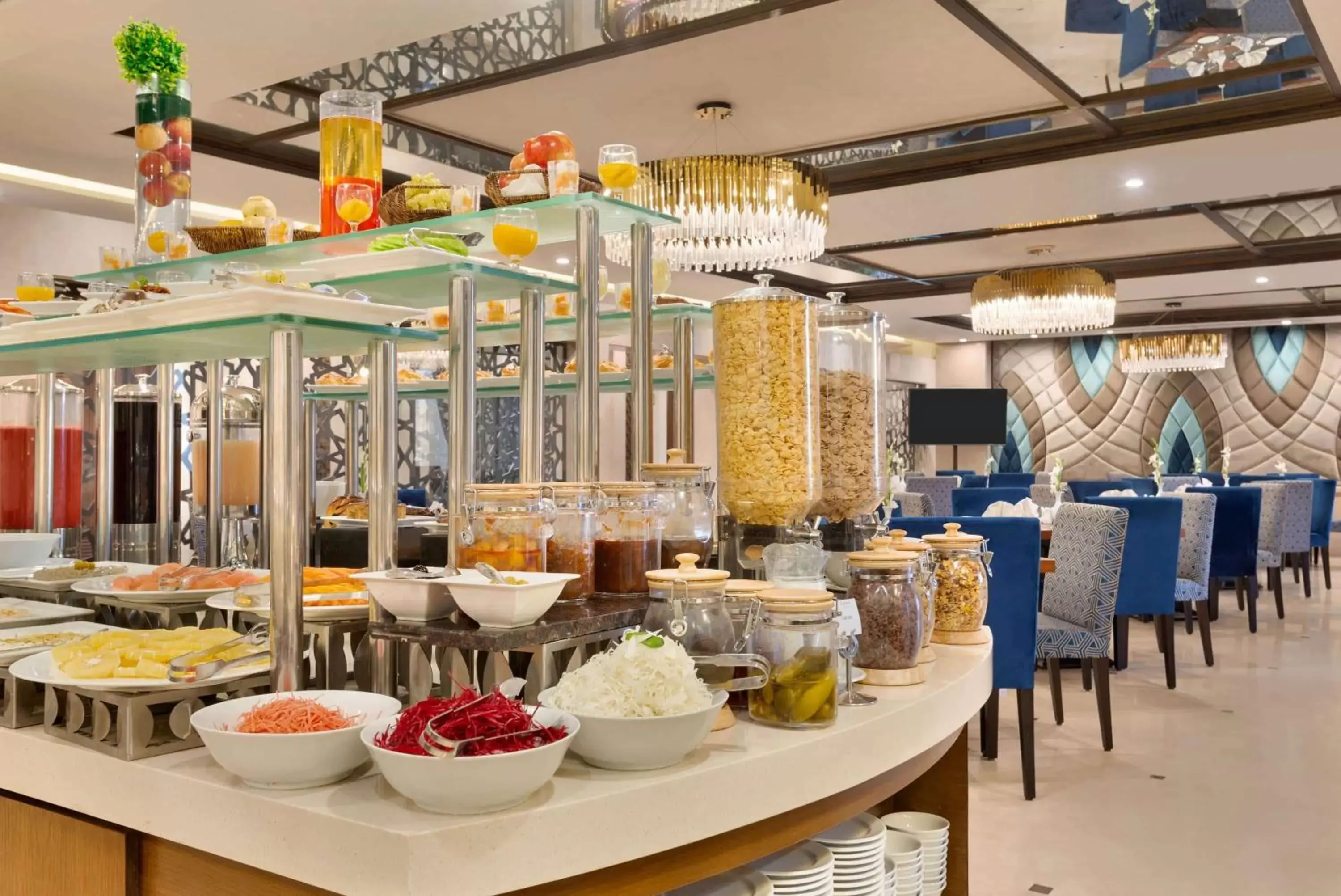 Restaurant/Places to Eat in Ramada by Wyndham Lahore Gulberg II