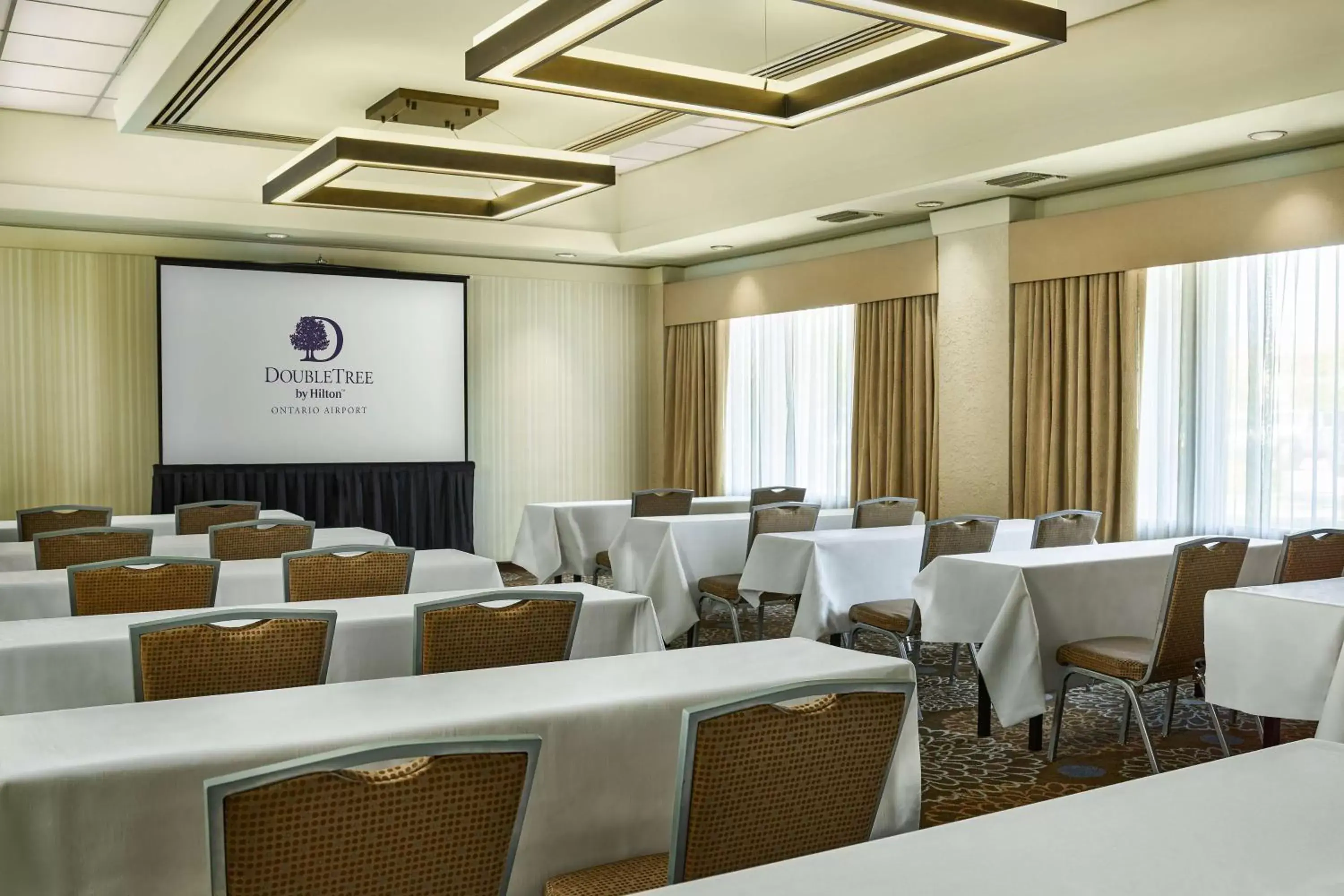 Meeting/conference room in DoubleTree by Hilton Ontario Airport