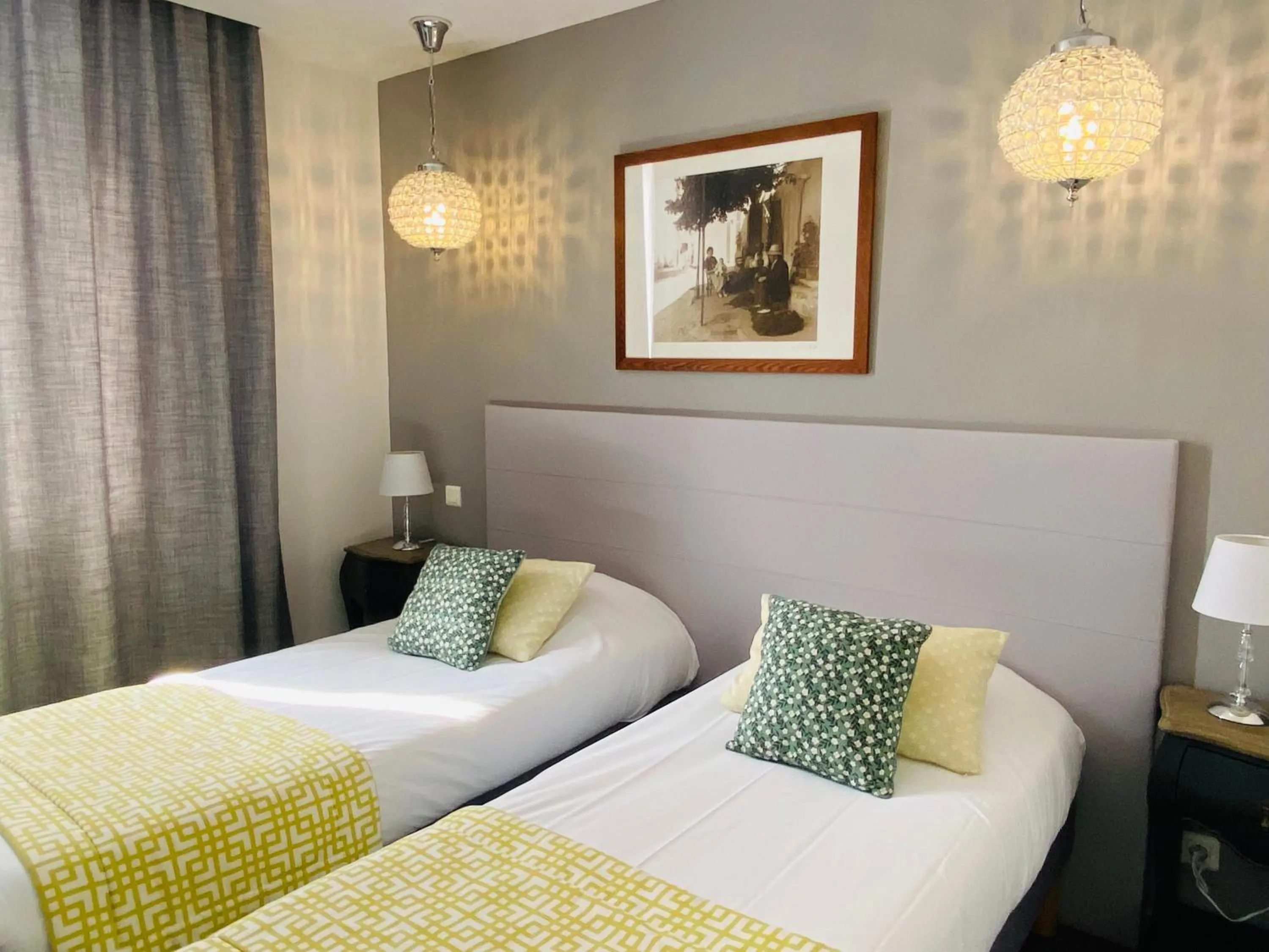 Double Room with 2 Single Beds (14 m2) in Brit Hotel Acacias