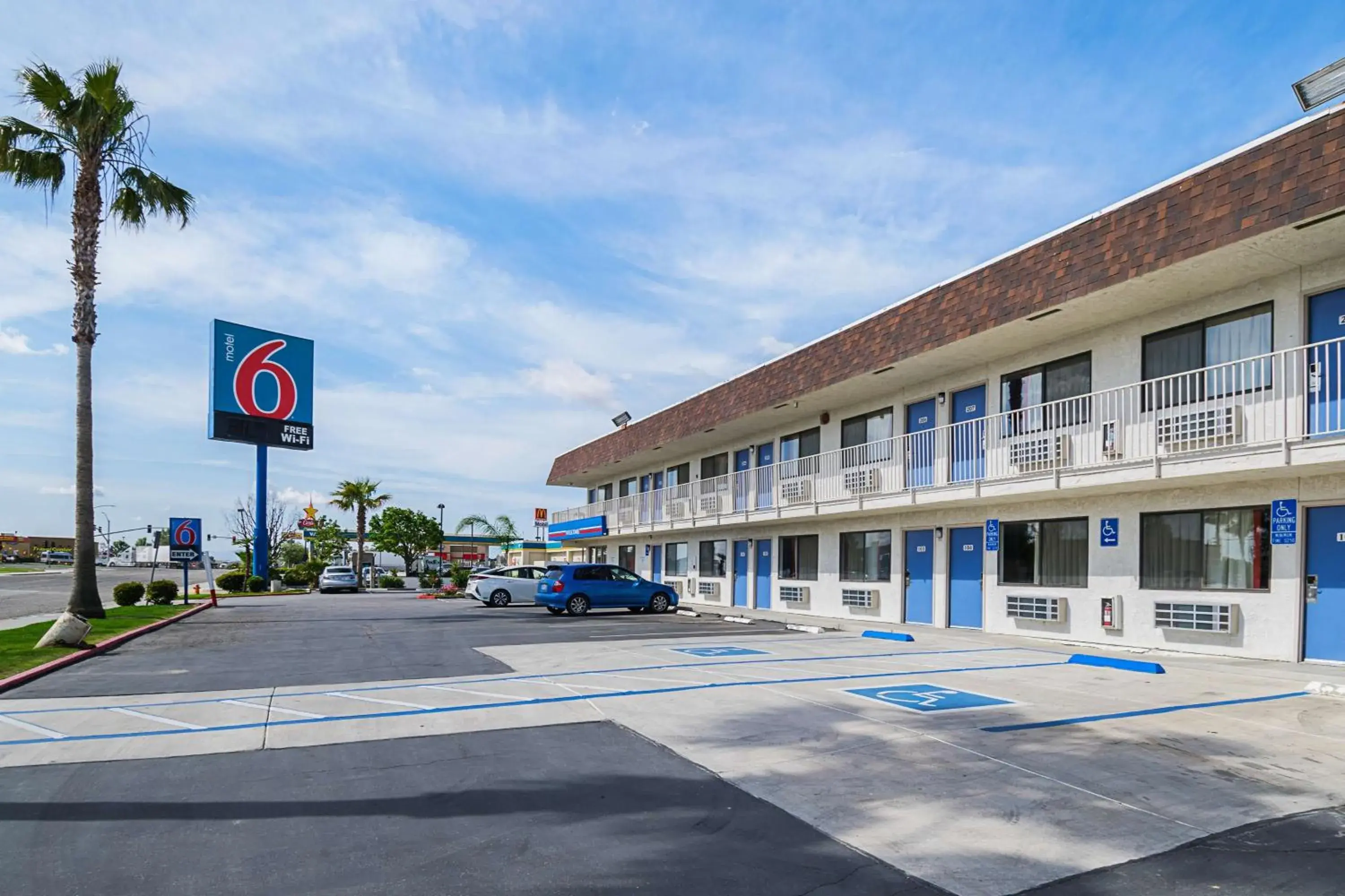 Property Building in Motel 6 Lost Hills / Buttonwillow Racetrack