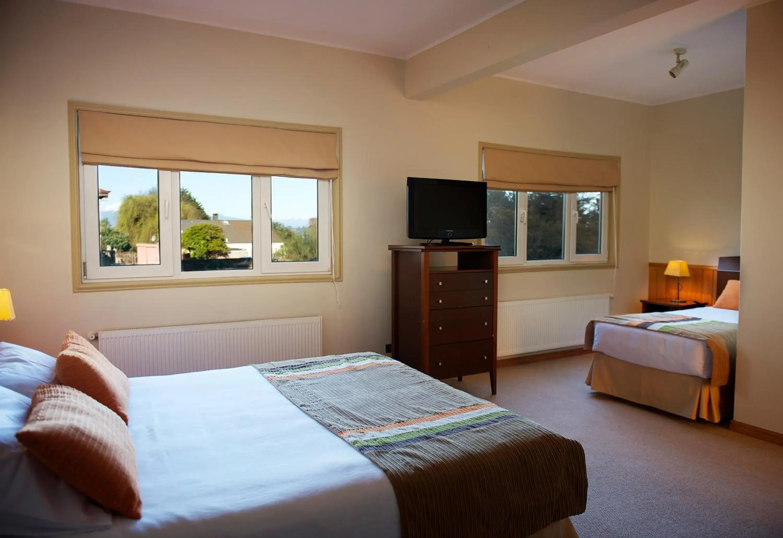 Photo of the whole room, Bed in Park Inn by Radisson Puerto Varas