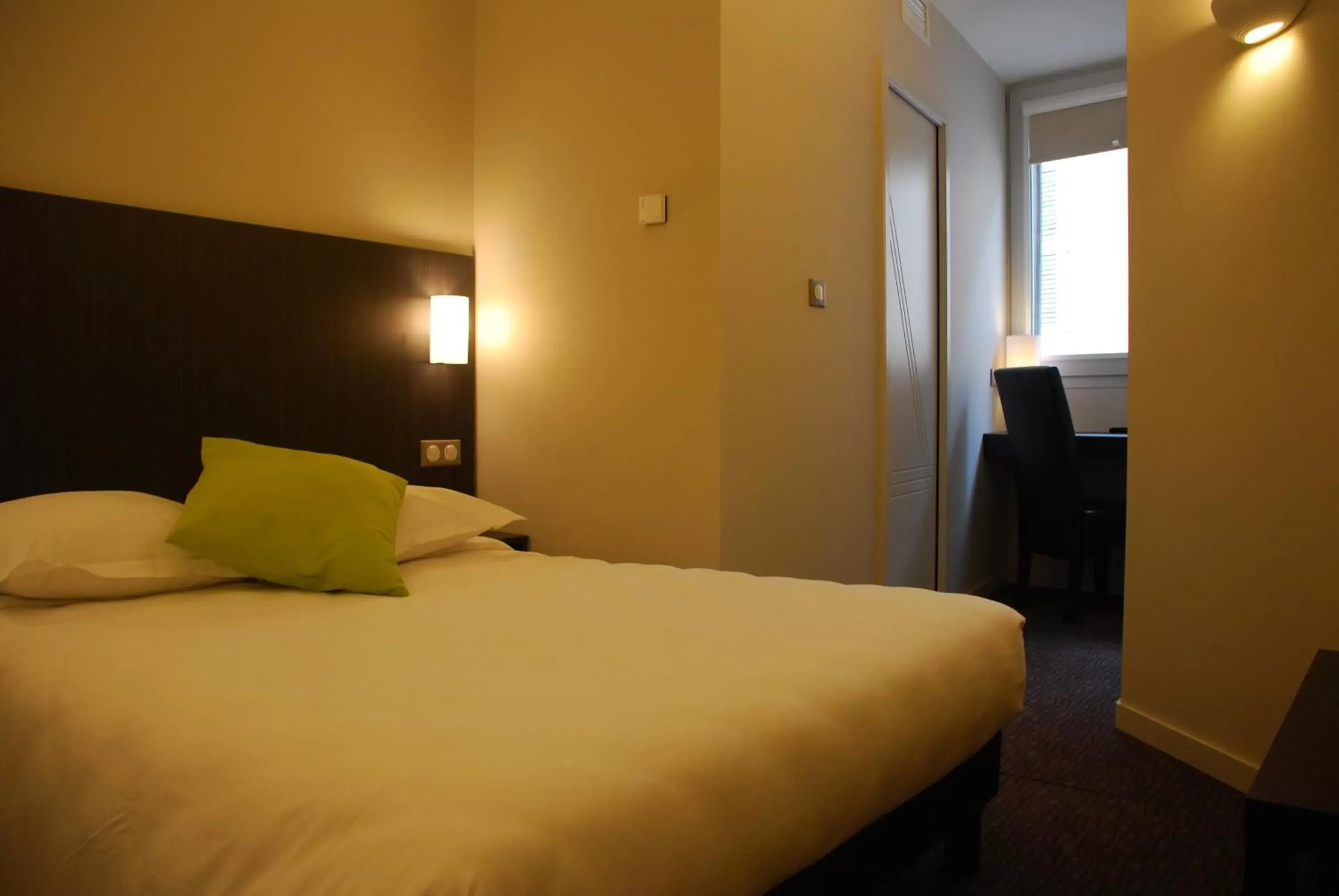 Standard Double Room in Ruthenium Hotel