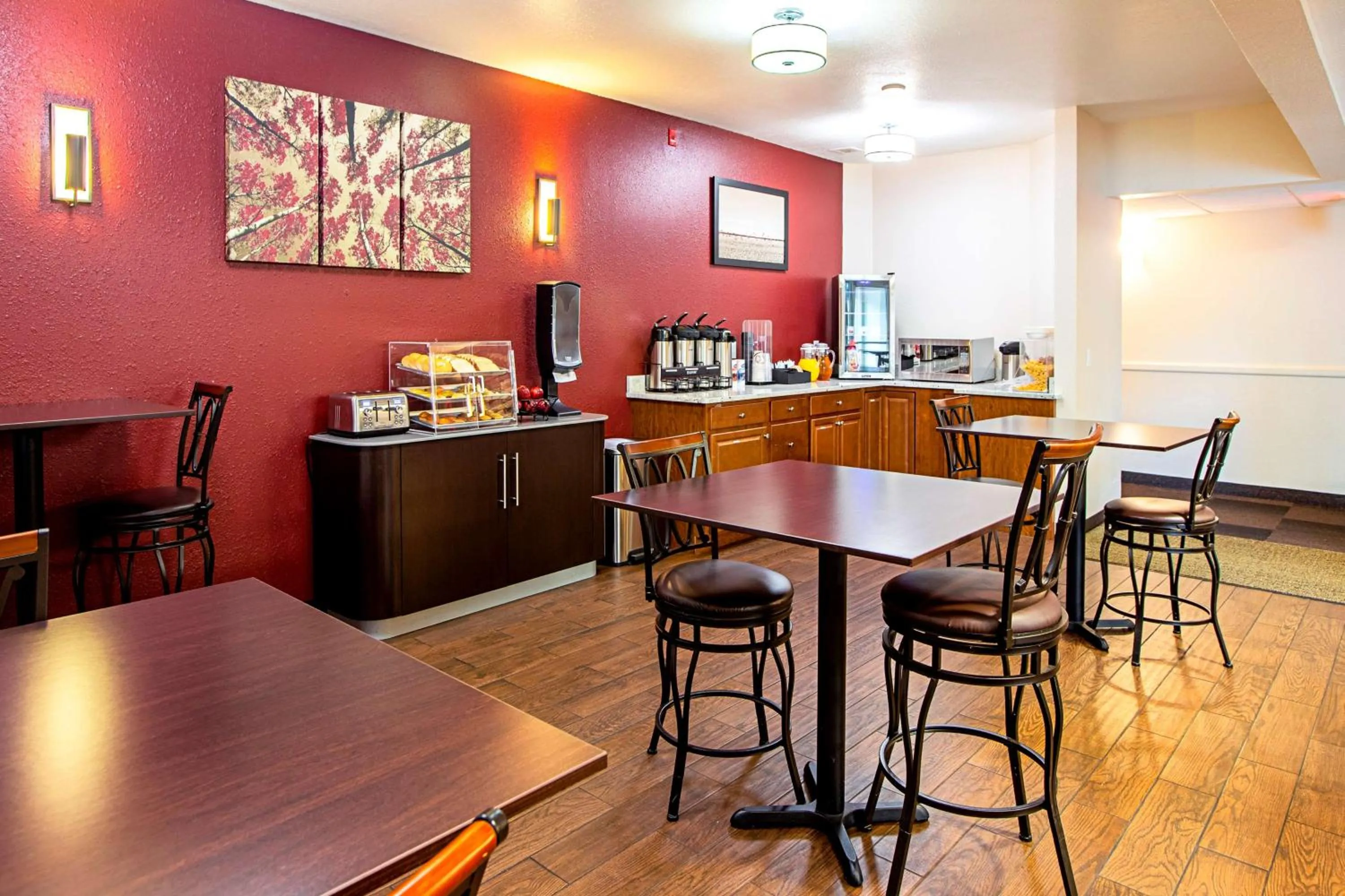 Restaurant/places to eat in Seasons Inn Traverse City