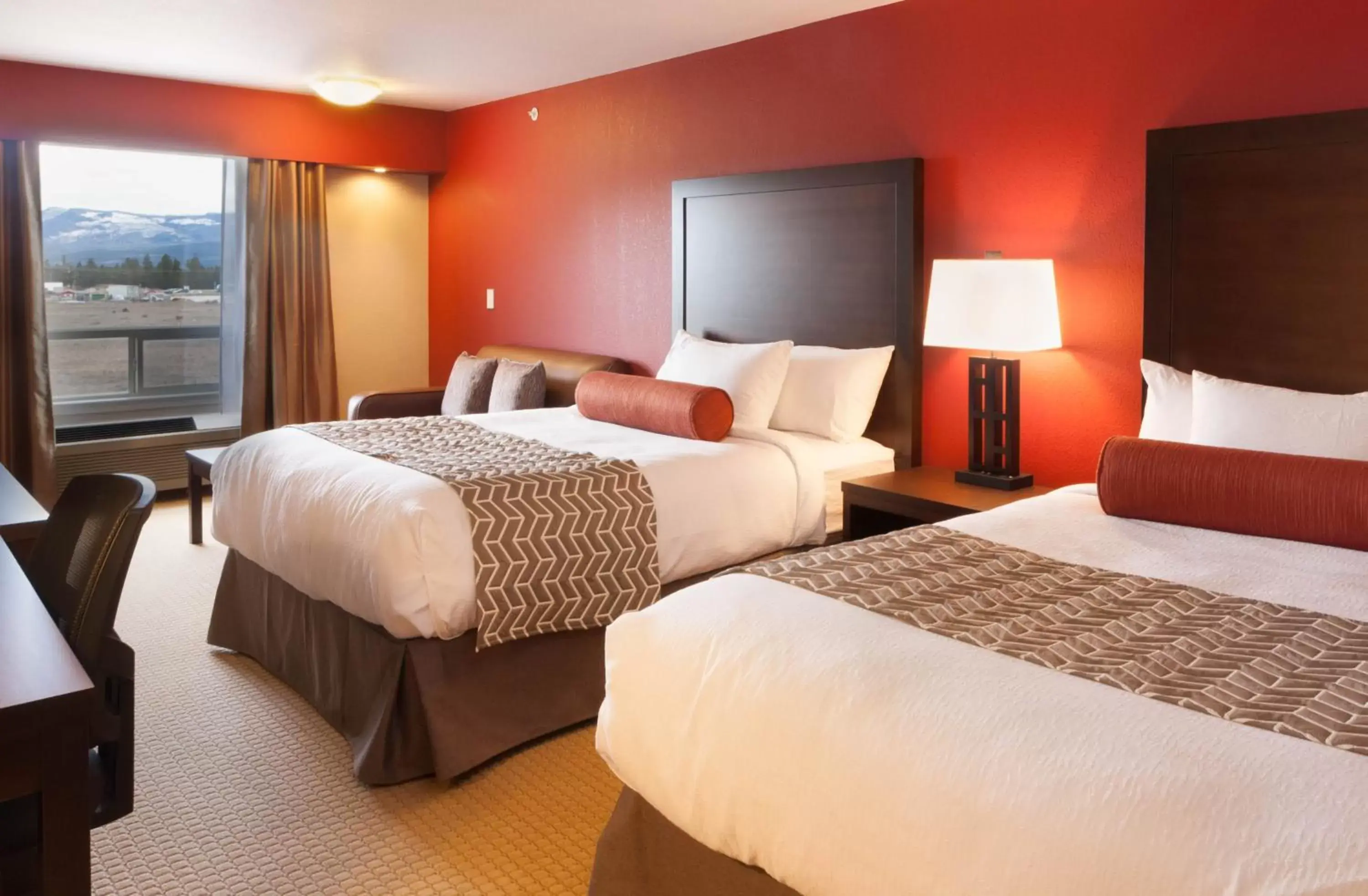 Photo of the whole room, Bed in The Kanata Inns Invermere