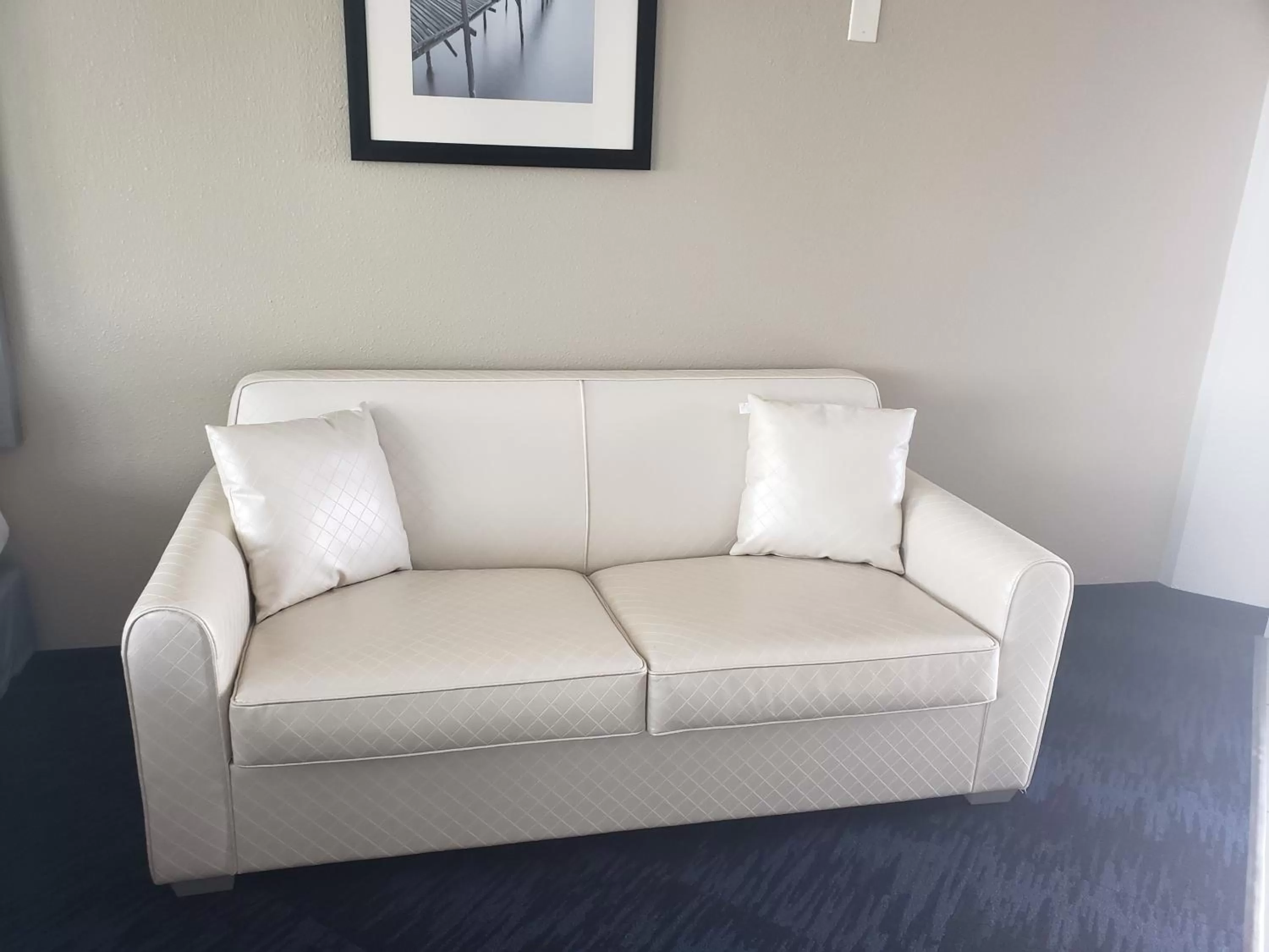 Seating area in Anchor Beach Inn