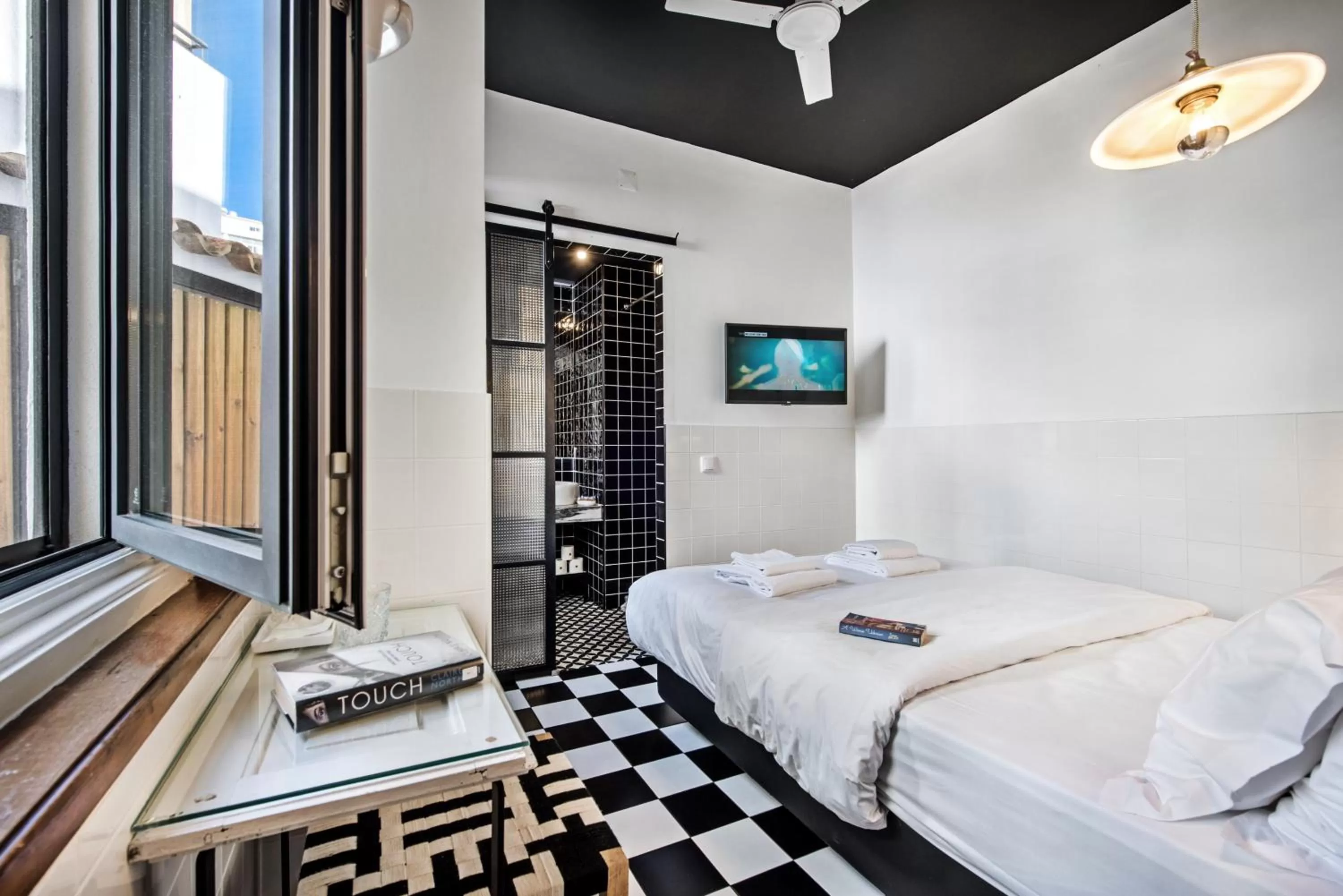 Bed in Lemon Tree Stay