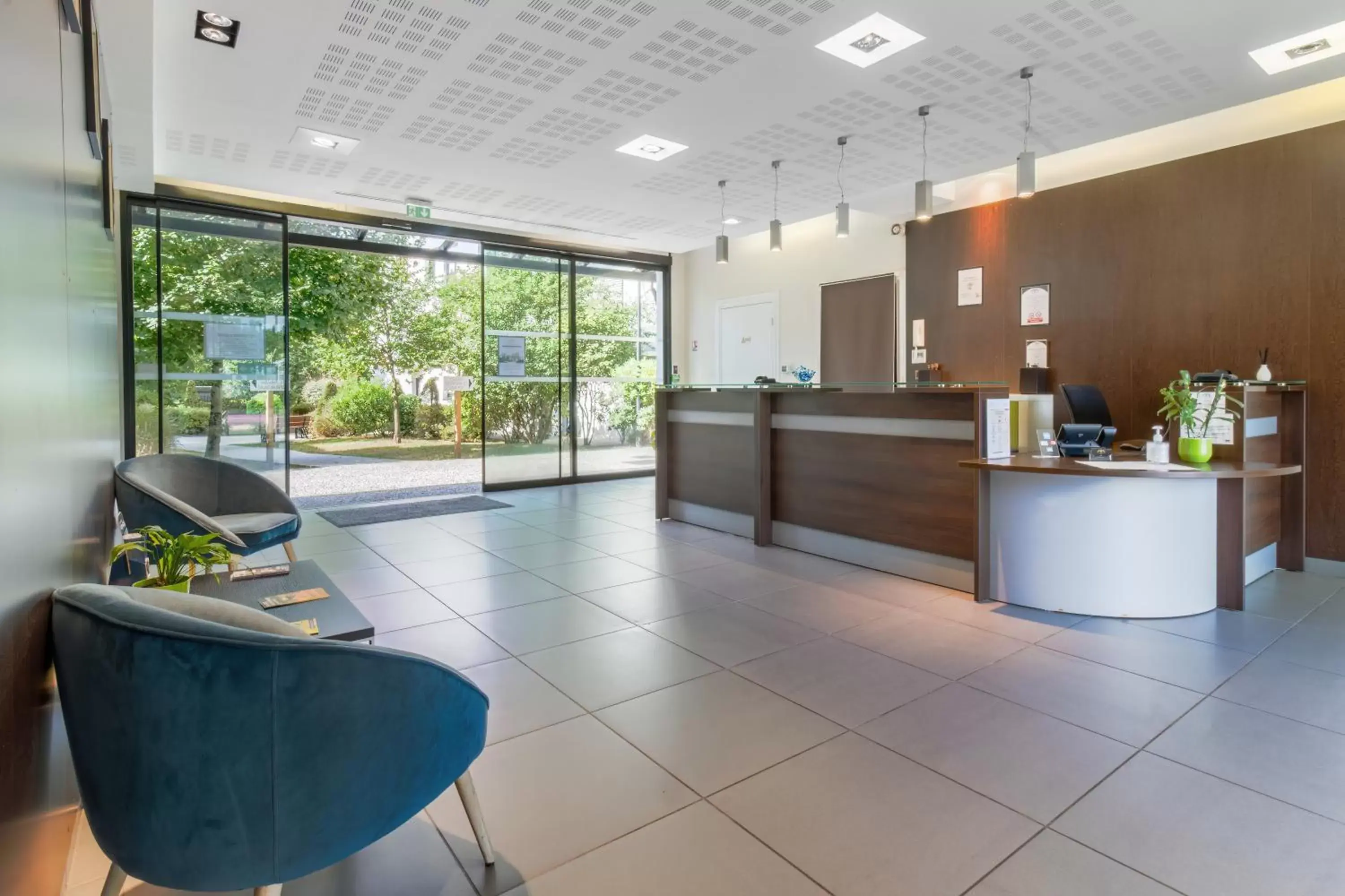 Lobby or reception in All Suites Appart Hôtel - Pau - Zénith Lobby or reception in All Suites Appart Hôtel - Pau - Zénith