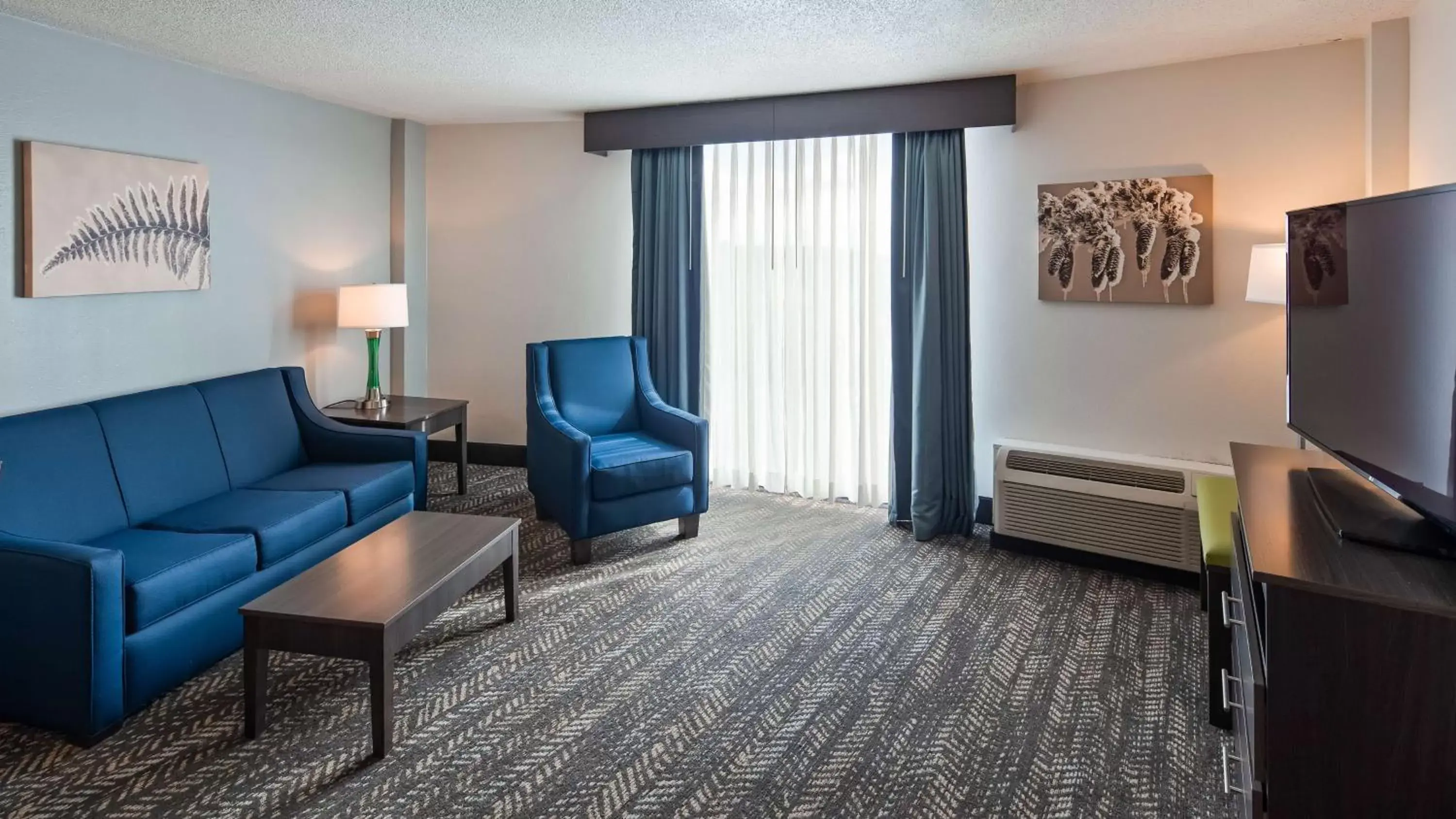 Photo of the whole room, Seating Area in Best Western Plus Wausau Tower Inn