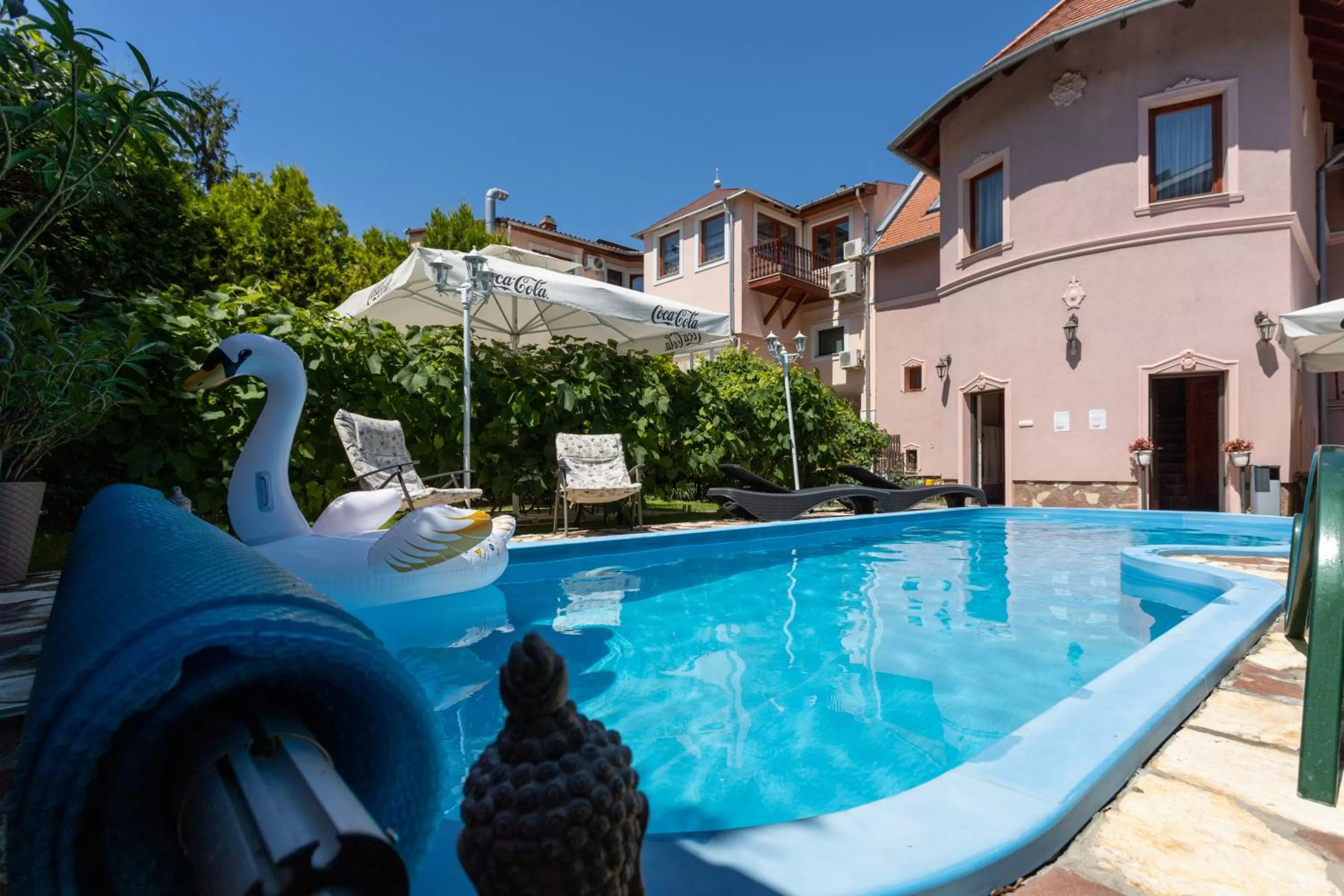 Swimming pool in Illés Hotel